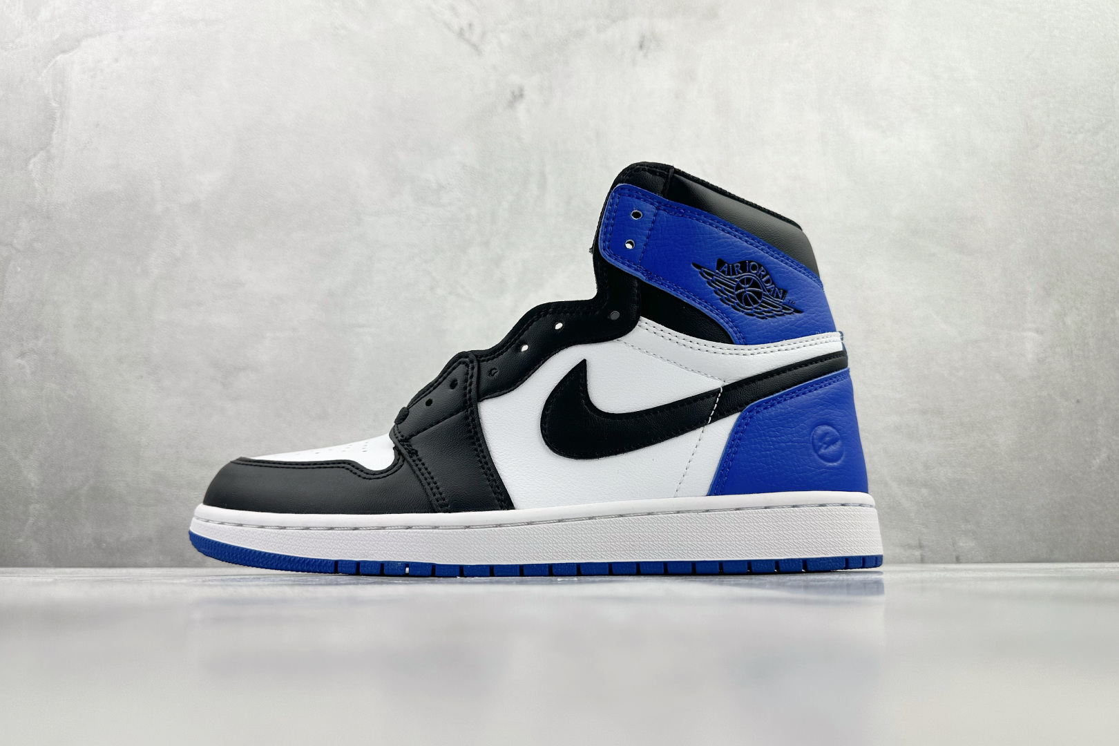 250 Fragment Design x Jordan Air Jordan 1 Retro High 藤原浩 大闪电 黑白蓝 716371-040