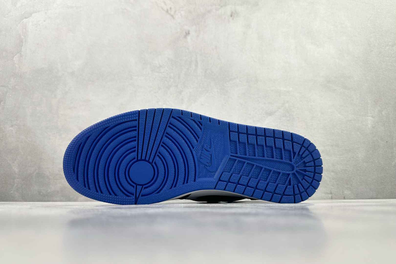 250 Fragment Design x Jordan Air Jordan 1 Retro High 藤原浩 大闪电 黑白蓝 716371-040