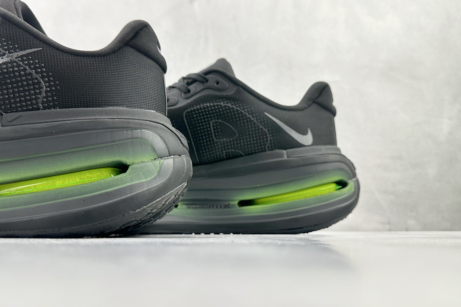 220 Nike Vomero Vomero Premium黑绿 HQ2050-001