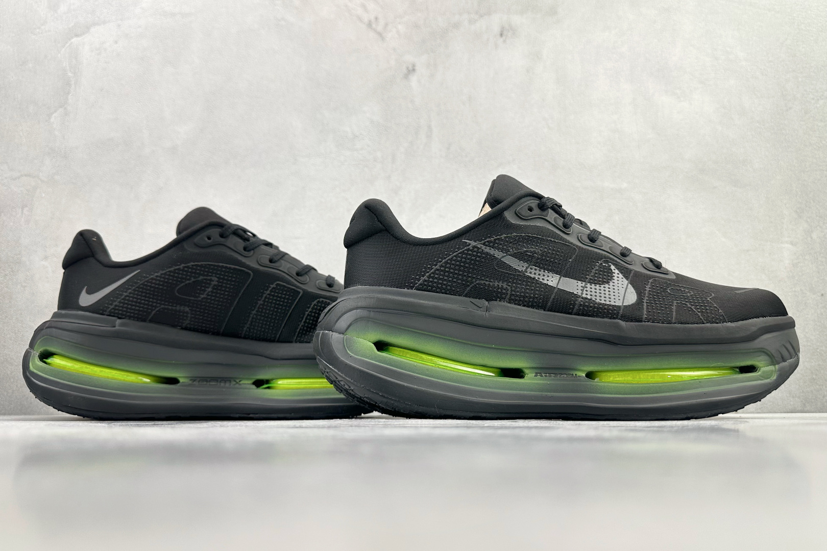 220 Nike Vomero Vomero Premium黑绿 HQ2050-001