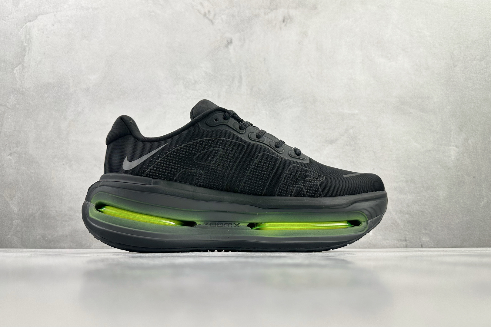 220 Nike Vomero Vomero Premium黑绿 HQ2050-001