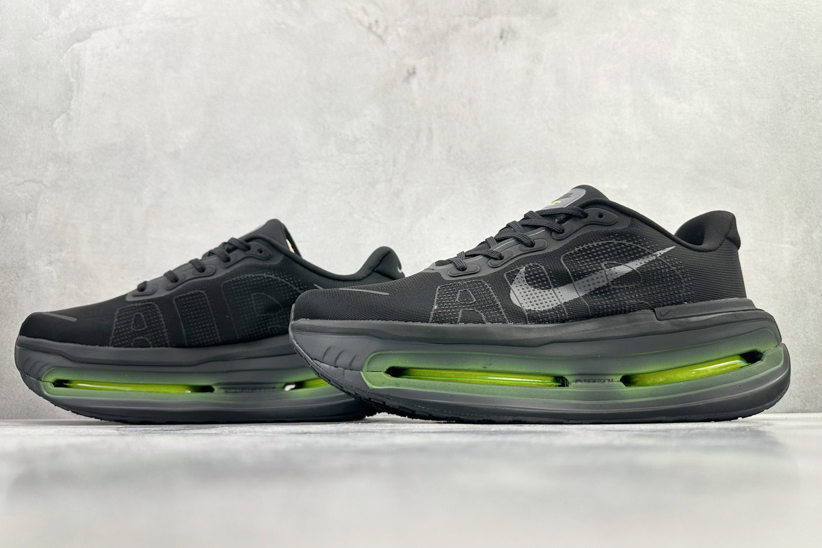 220 Nike Vomero Vomero Premium黑绿 HQ2050-001
