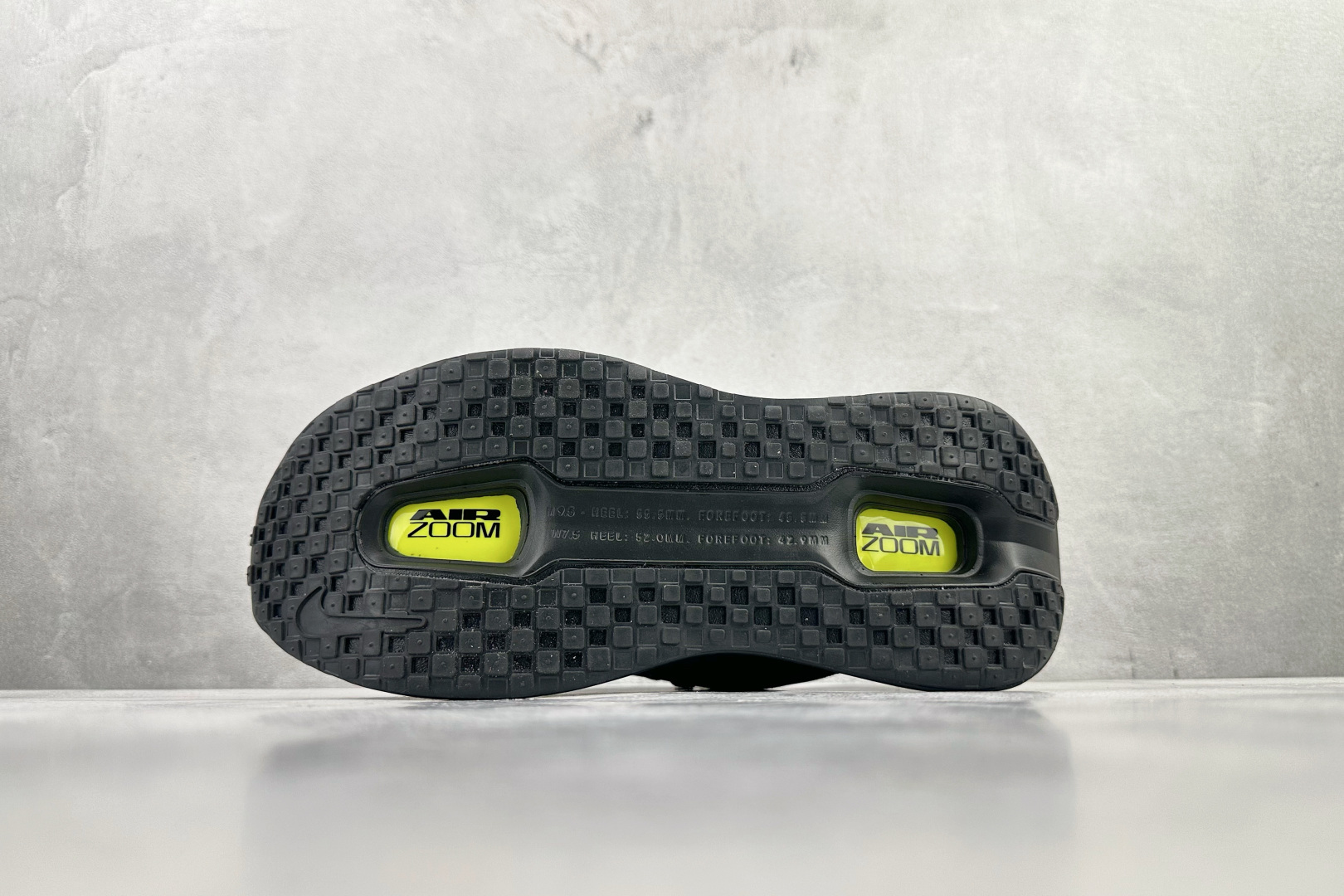 220 Nike Vomero Vomero Premium黑绿 HQ2050-001