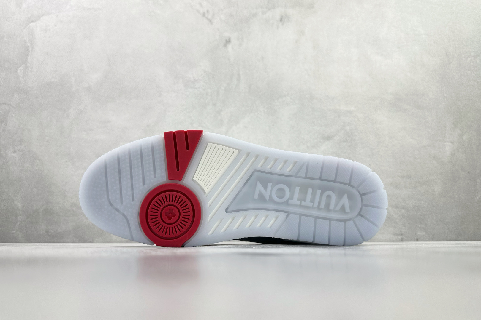 顶级代购品质独立私人订单 LOUIS VUITTON Trainer 白红 1AJX8J