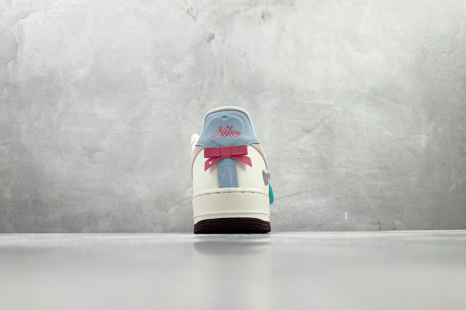 230 Nike Air Force 1 '07 ”Valentine’s Day” 情人节限定白粉色 IQ4937-161