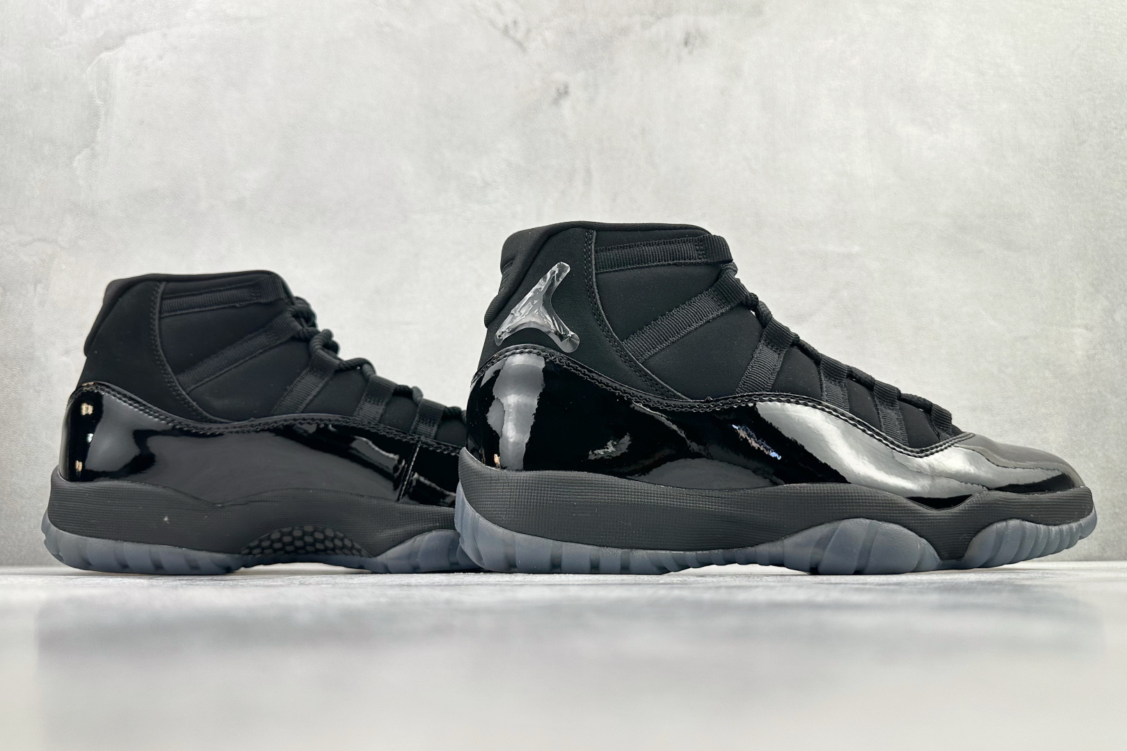 350 Jordan Air Jordan 11 retro cap and gown 黑武士 378037-005-Chinese UA Cheap High Quatity Brand Clothes Bags handbags Sneakers wholesale wholesaler seller from China Factory suppliers Fashion Clothing Shoes best Quality Beautiful Price 350 Jordan Air Jordan 11 retro cap and gown 黑武士 378037-005