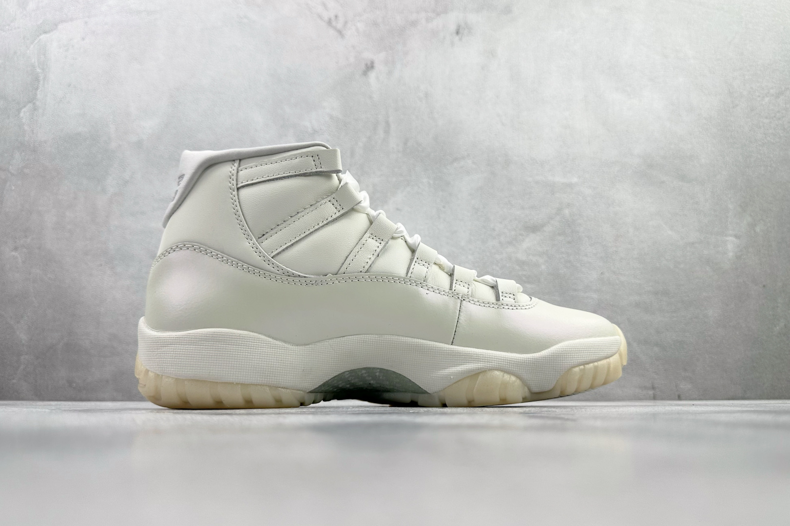 350 Jordan Air Jordan 11 RETRO Pearl 珍珠白 AR0715-110