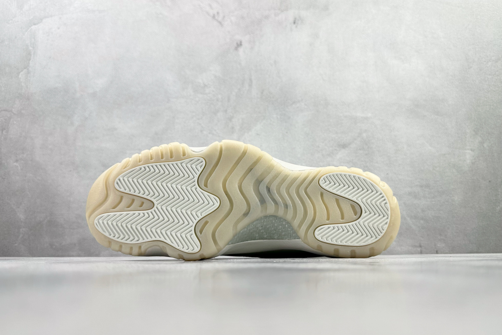 350 Jordan Air Jordan 11 RETRO Pearl 珍珠白 AR0715-110
