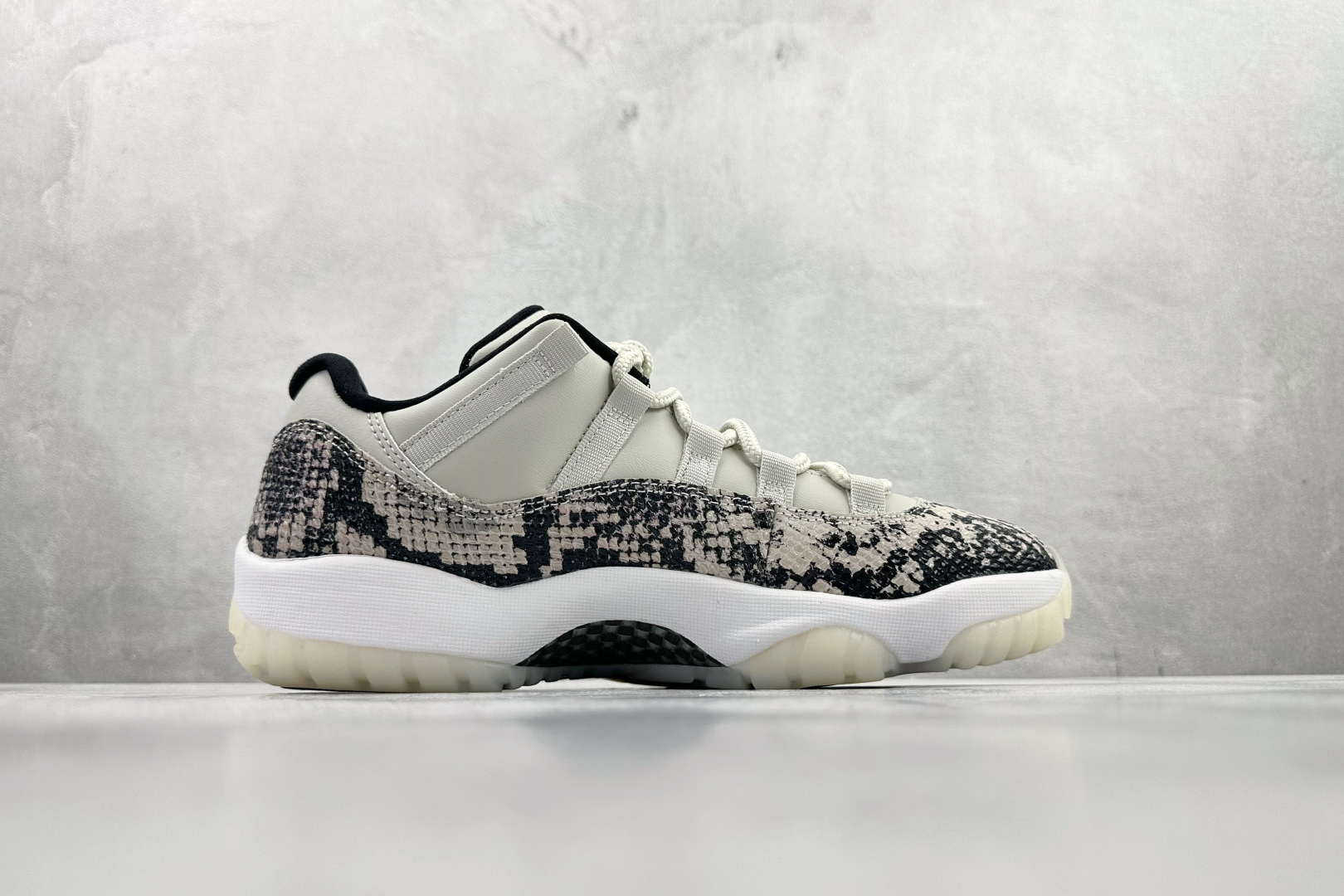 Jordan Air Jordan 11 Low Snakeskin Light Bone OG款 白色 CD6847-002-Top High Quatity Cheap Sneakers Fashion Clothing Clothes Bags handbags Shoes of all Brand wholesale With The best Quality And Beautiful Price from China Factory Chinese suppliers wholesaler seller Jordan Air Jordan 11 Low Snakeskin Light Bone OG款 白色 CD6847-002