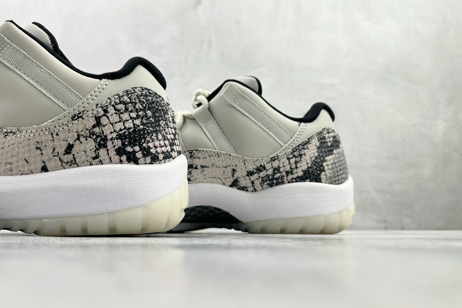 Jordan Air Jordan 11 Low Snakeskin Light Bone OG款 白色 CD6847-002-Top High Quatity Cheap Sneakers Fashion Clothing Clothes Bags handbags Shoes of all Brand wholesale With The best Quality And Beautiful Price from China Factory Chinese suppliers wholesaler seller Jordan Air Jordan 11 Low Snakeskin Light Bone OG款 白色 CD6847-002