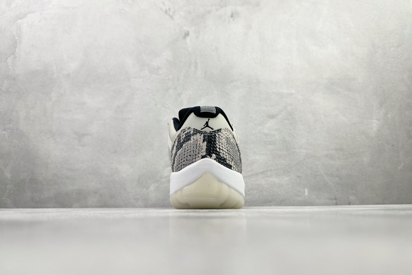 Jordan Air Jordan 11 Low Snakeskin Light Bone OG款 白色 CD6847-002-Top High Quatity Cheap Sneakers Fashion Clothing Clothes Bags handbags Shoes of all Brand wholesale With The best Quality And Beautiful Price from China Factory Chinese suppliers wholesaler seller Jordan Air Jordan 11 Low Snakeskin Light Bone OG款 白色 CD6847-002