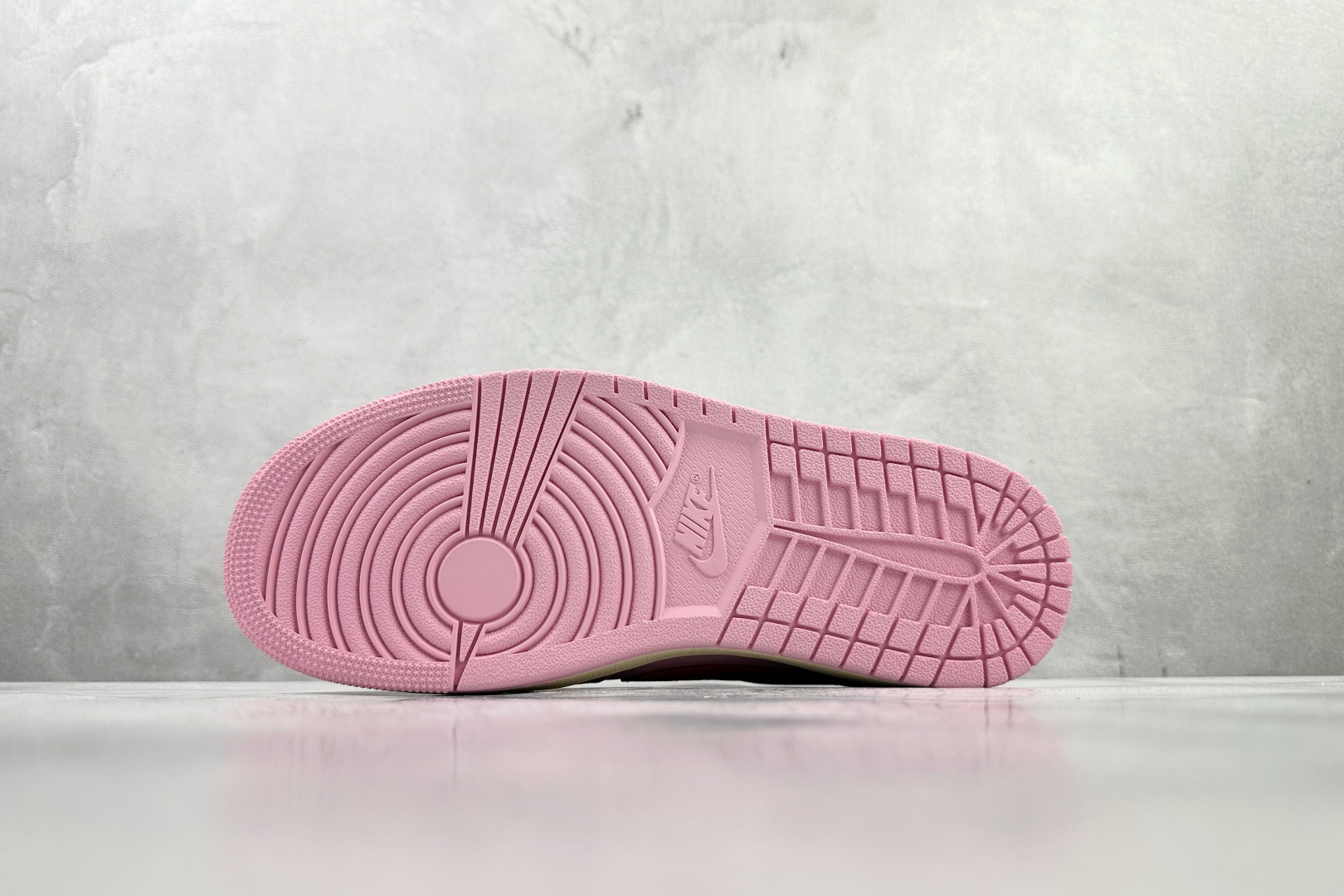 FK 外贸指定认可版本 Travis Scott x Jordan Air Jordan 1 倒钩 白粉