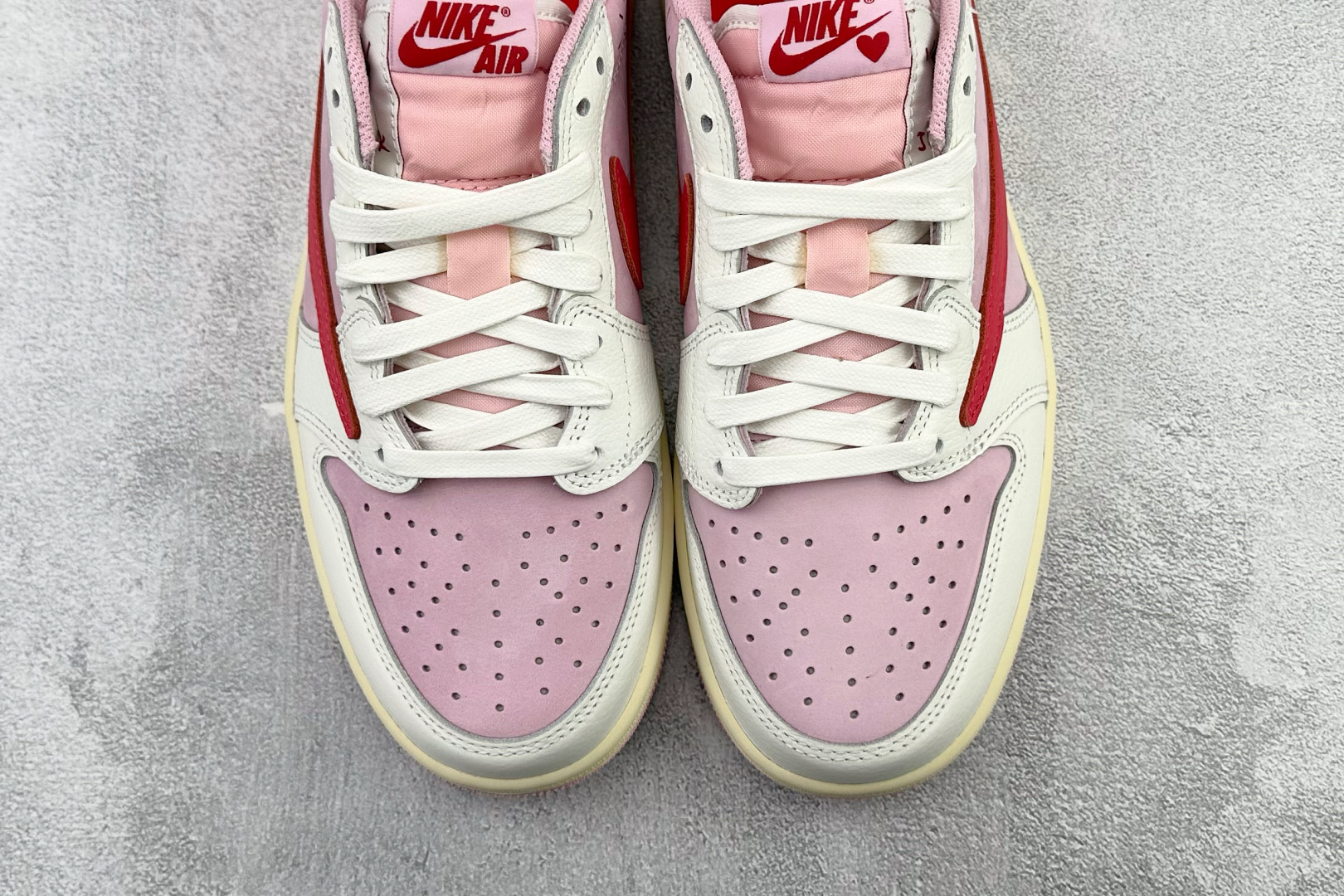 FK 外贸指定认可版本 Travis Scott x Jordan Air Jordan 1 倒钩 白粉