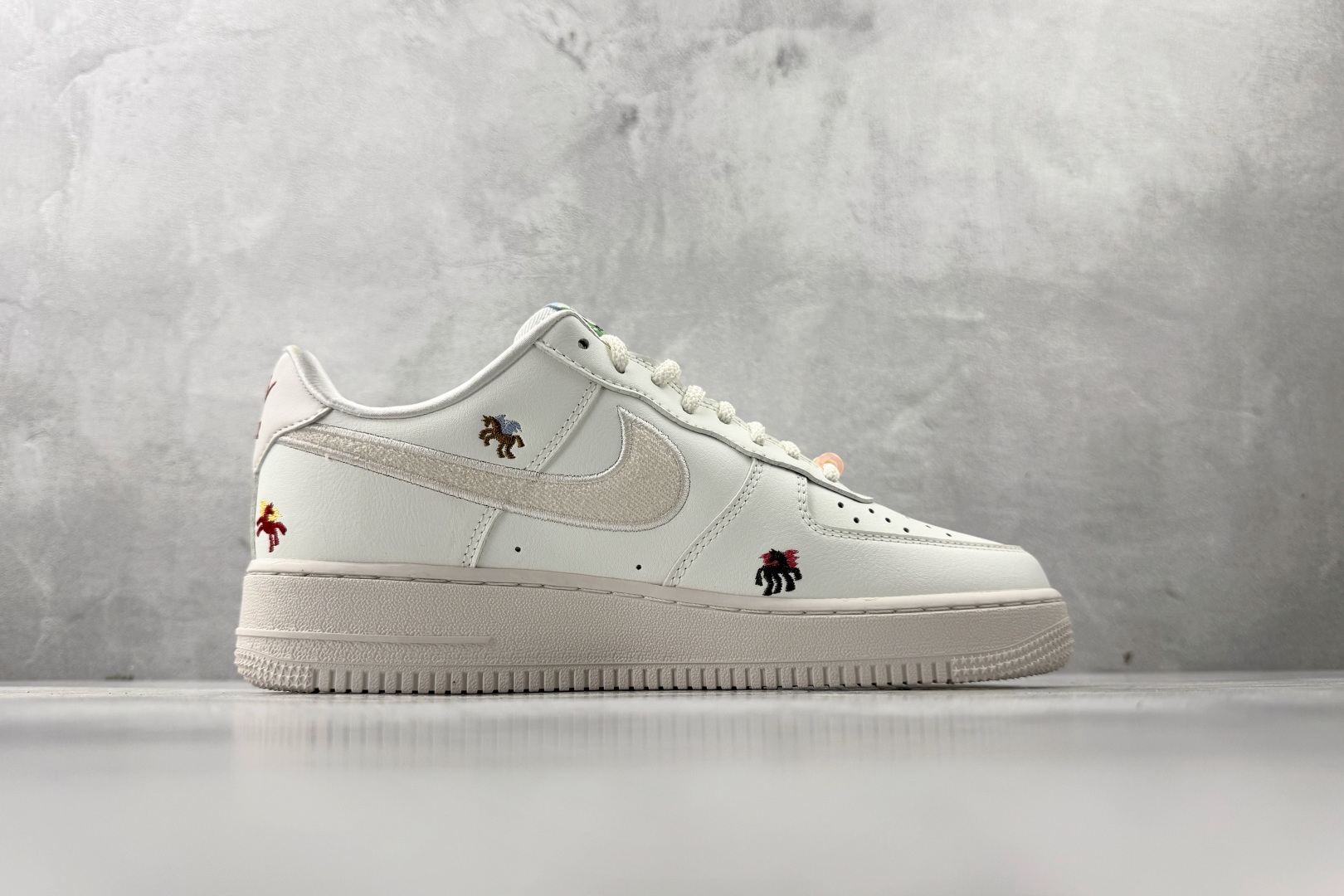 口碑之作 Nike Air Force 1 '07 马年限定 CNY新年款 脱缰系列 白色 IQ1143-100 口碑之作 Nike Air Force 1 '07 马年限定 CNY新年款 脱缰系列 白色 IQ1143-100