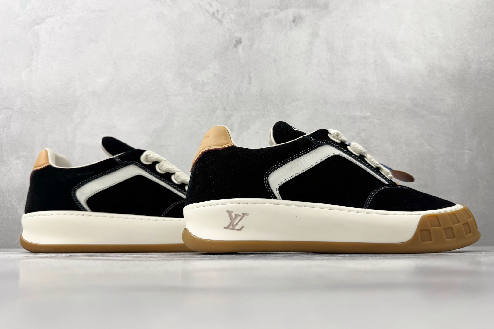 LOUIS VUITTON Tilted 黑色 1AJ730