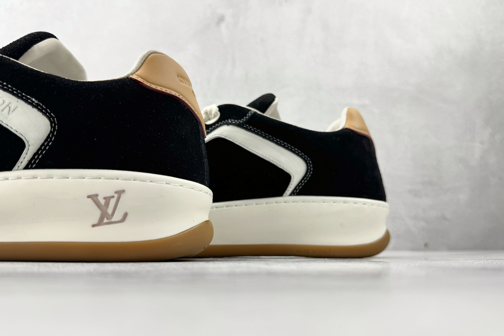 LOUIS VUITTON Tilted 黑色 1AJ730