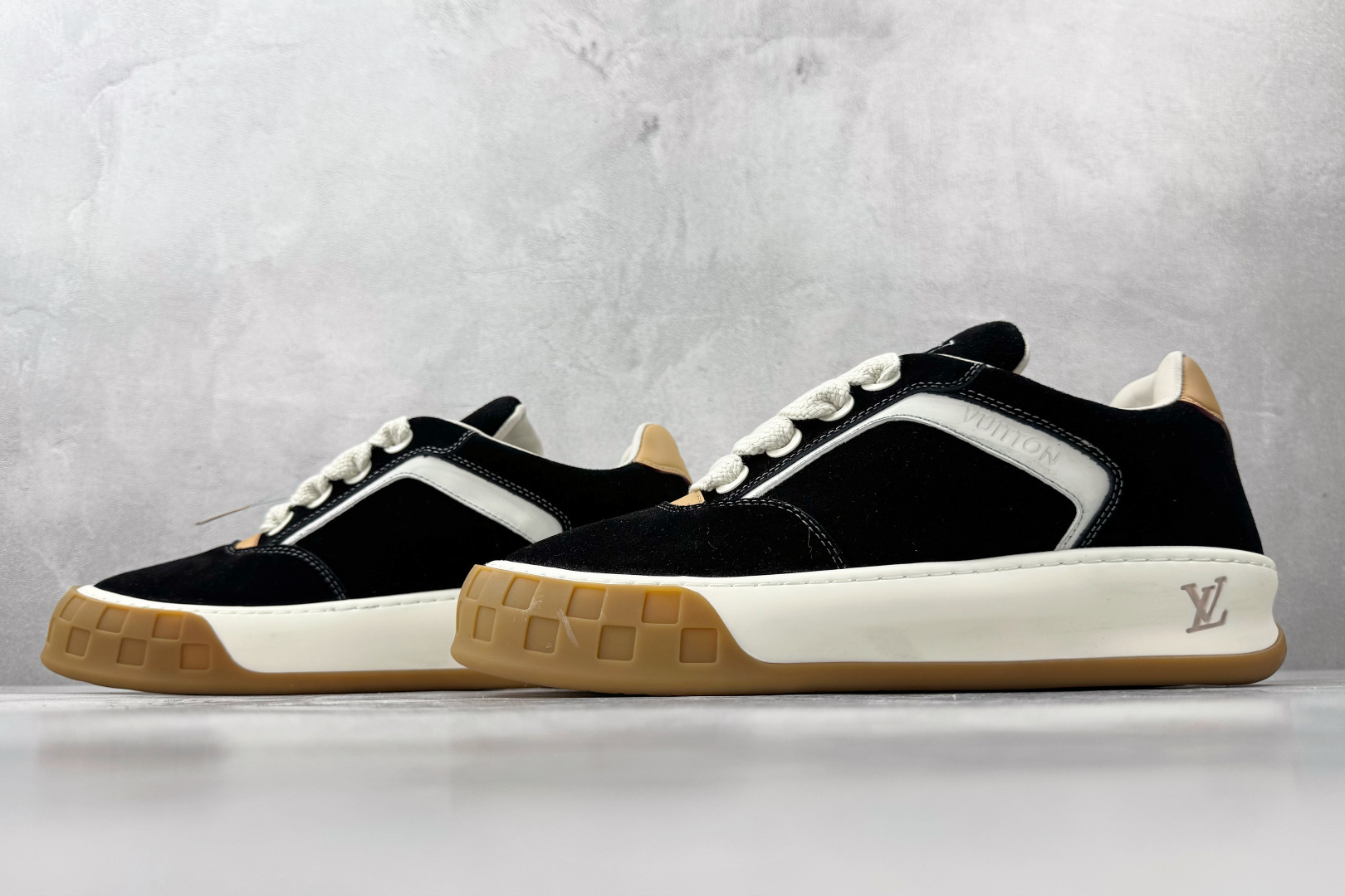 LOUIS VUITTON Tilted 黑色 1AJ730