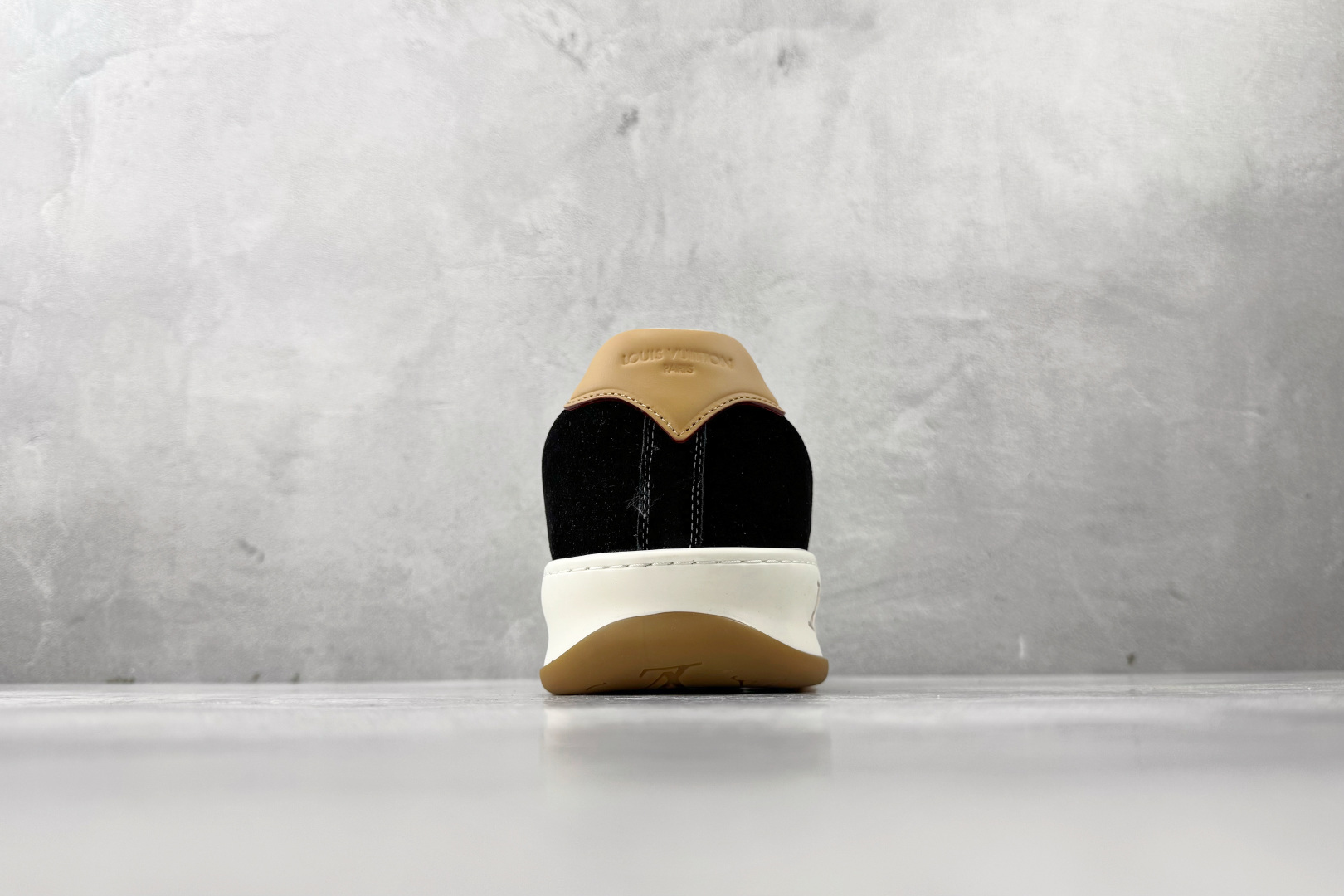 LOUIS VUITTON Tilted 黑色 1AJ730