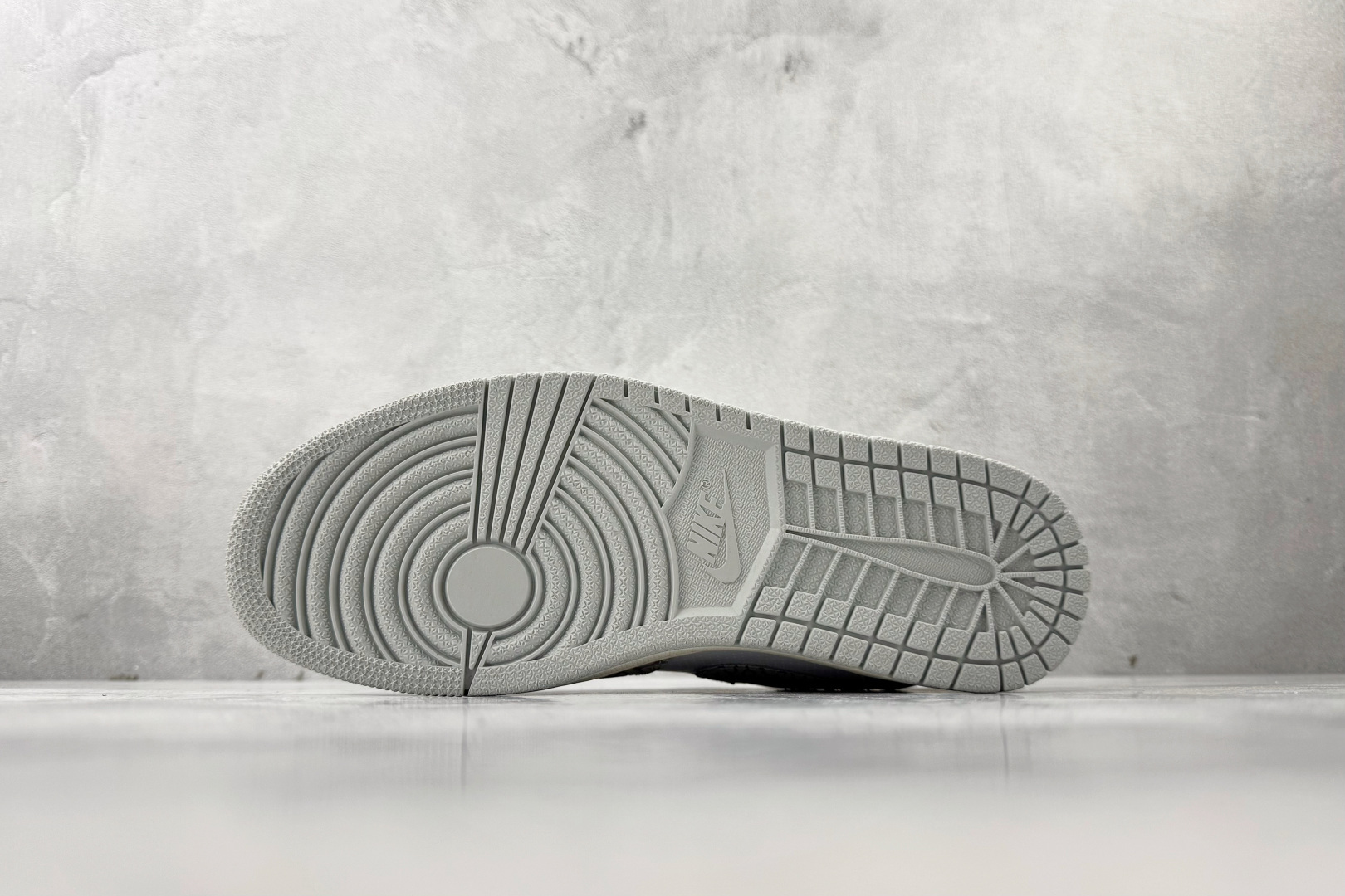 平台爆款 Jordan Air Jordan 1 low p”elephant print” 爆裂纹 白灰 DH4269-100
