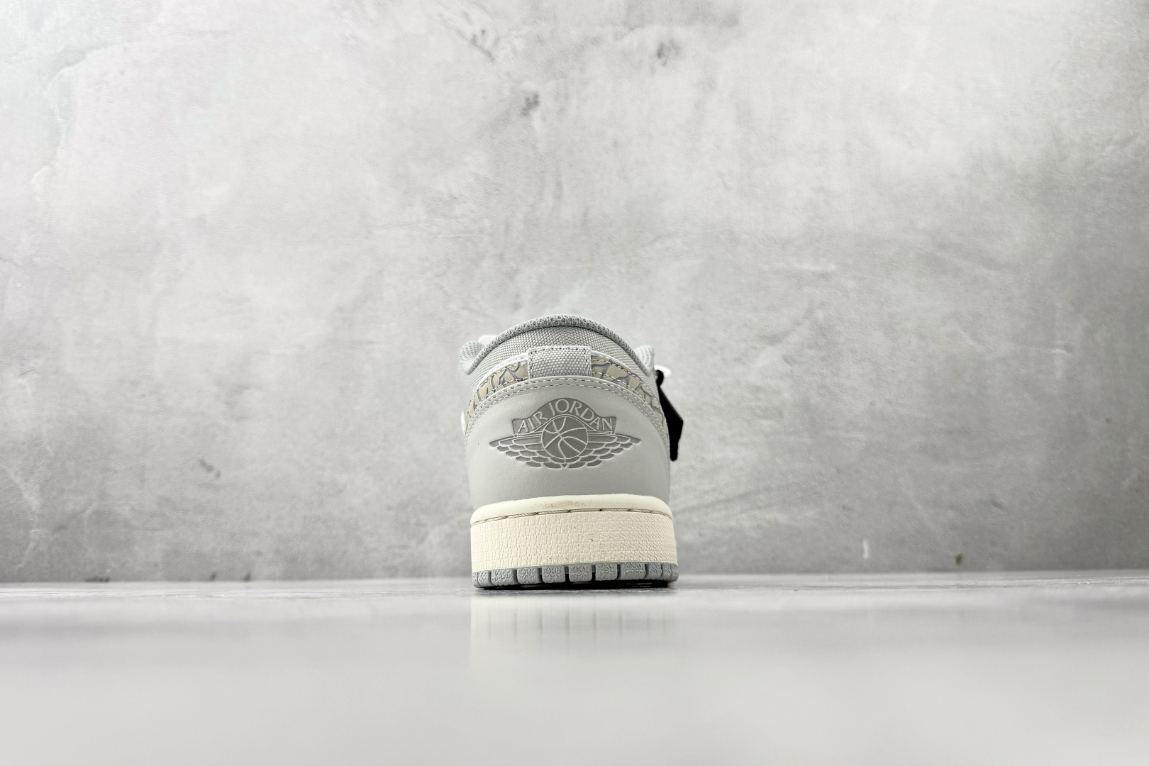平台爆款 Jordan Air Jordan 1 low p”elephant print” 爆裂纹 白灰 DH4269-100
