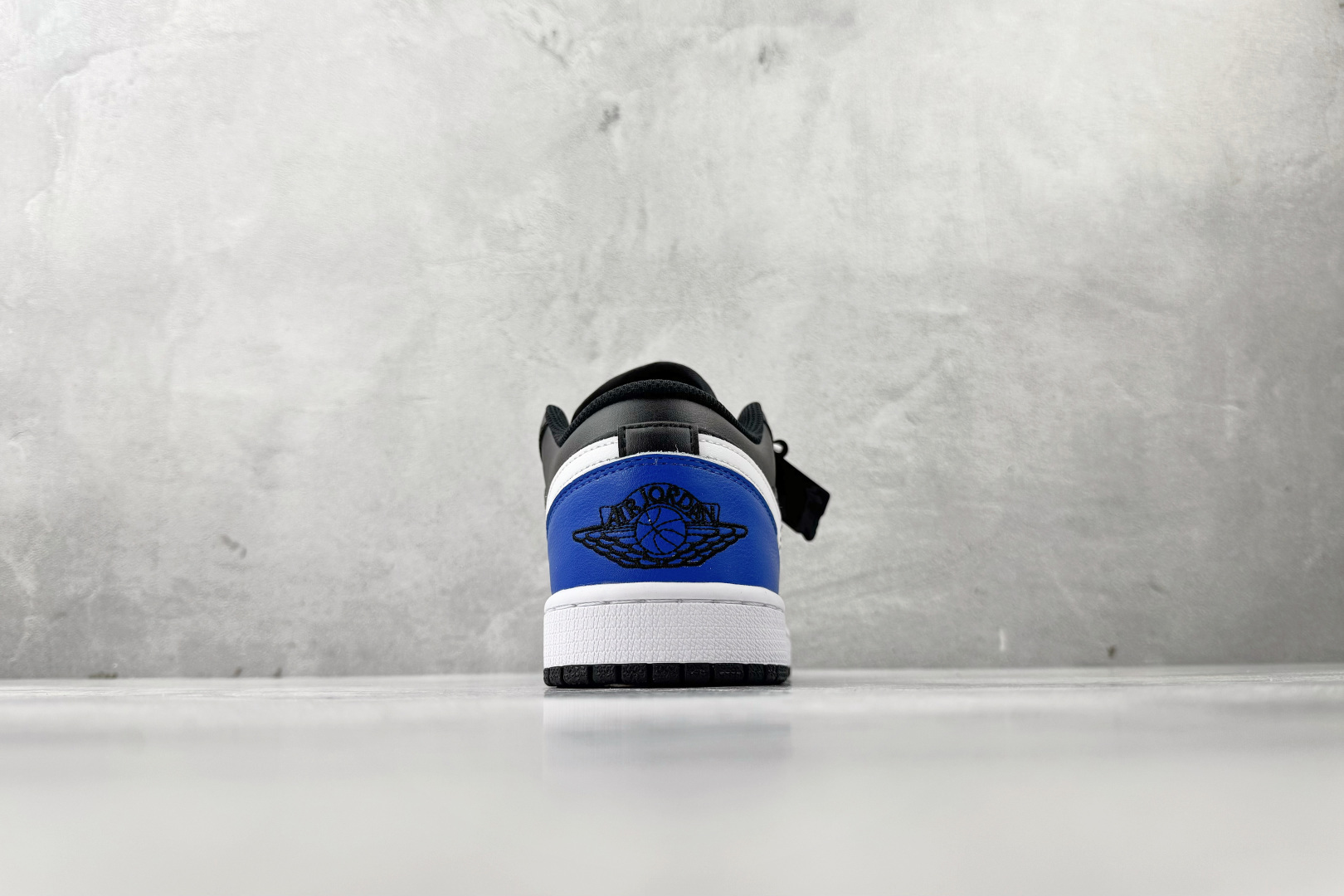 平台爆款 Jordan Air Jordan 1 Low ”Game Royal Toe”黑蓝 553558-042 平台爆款 Jordan Air Jordan 1 Low ”Game Royal Toe”黑蓝 553558-042