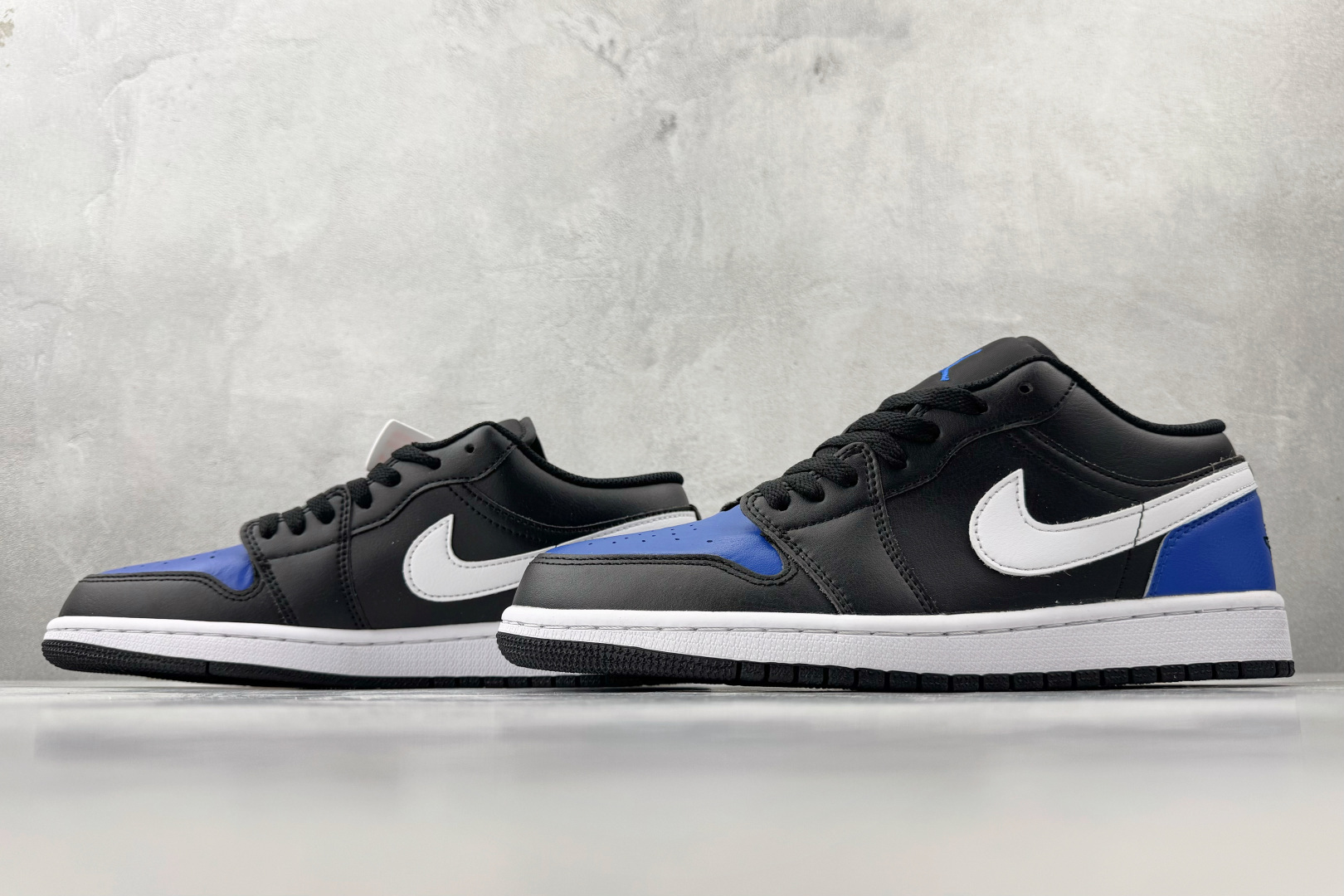 平台爆款 Jordan Air Jordan 1 Low ”Game Royal Toe”黑蓝 553558-042 平台爆款 Jordan Air Jordan 1 Low ”Game Royal Toe”黑蓝 553558-042