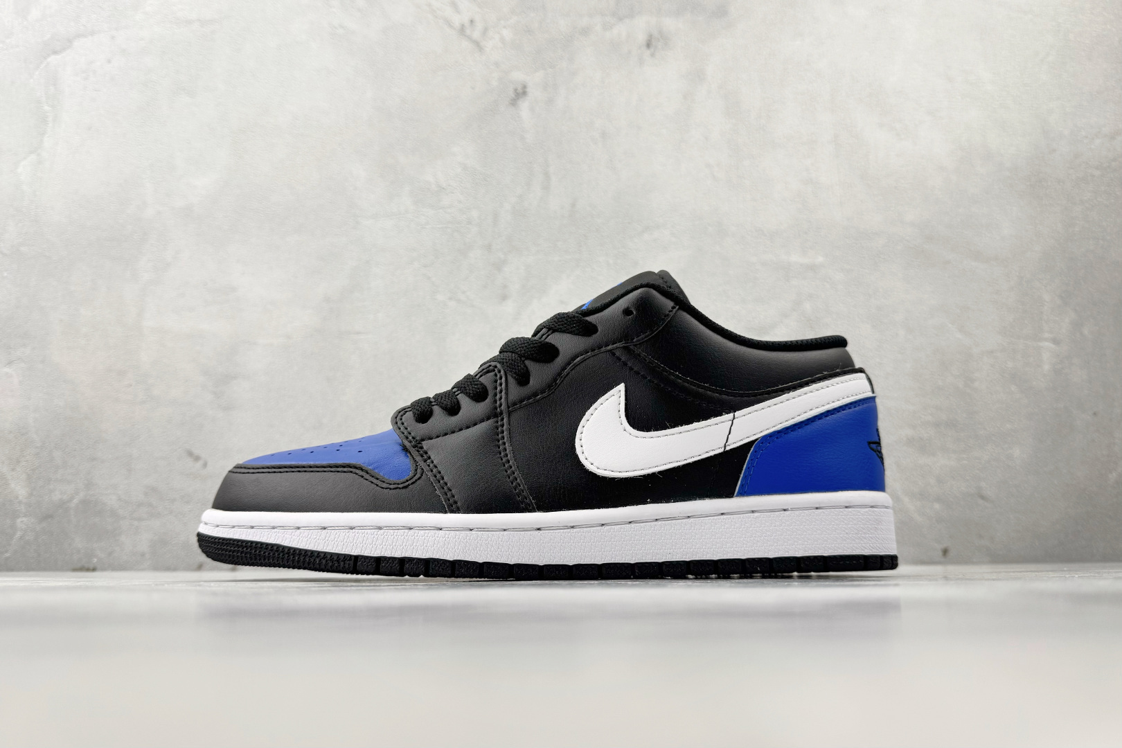 平台爆款 Jordan Air Jordan 1 Low ”Game Royal Toe”黑蓝 553558-042 平台爆款 Jordan Air Jordan 1 Low ”Game Royal Toe”黑蓝 553558-042