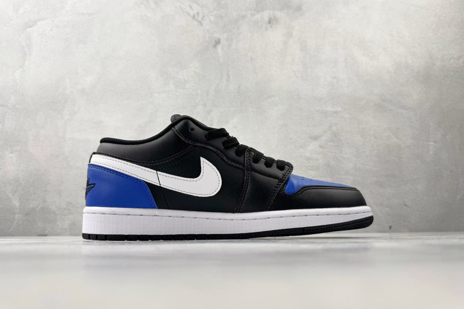 平台爆款 Jordan Air Jordan 1 Low ”Game Royal Toe”黑蓝 553558-042 平台爆款 Jordan Air Jordan 1 Low ”Game Royal Toe”黑蓝 553558-042