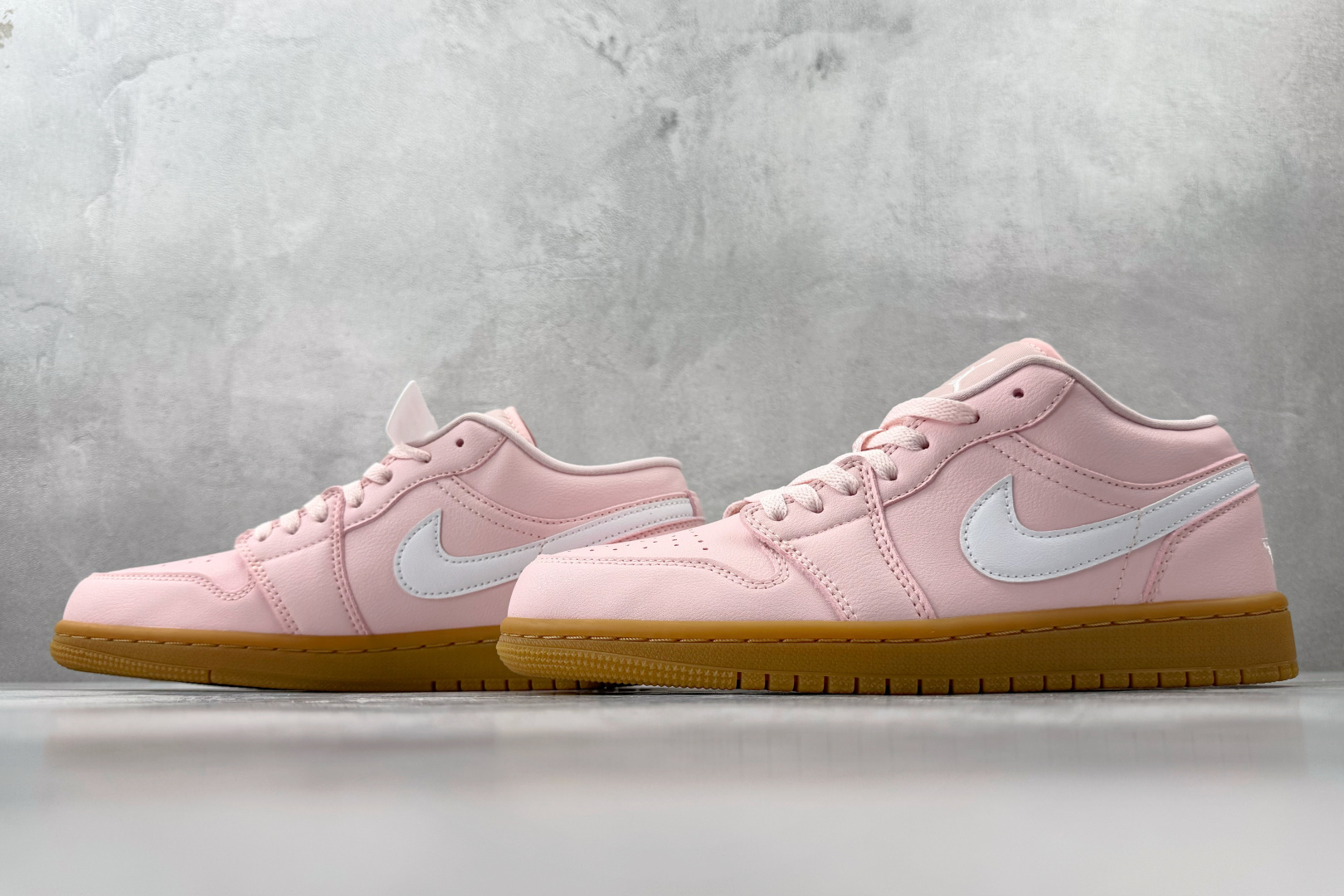 平台爆款 Jordan Air Jordan 1 low ”pink gum” 粉红 DC0774-601 平台爆款 Jordan Air Jordan 1 low ”pink gum” 粉红 DC0774-601