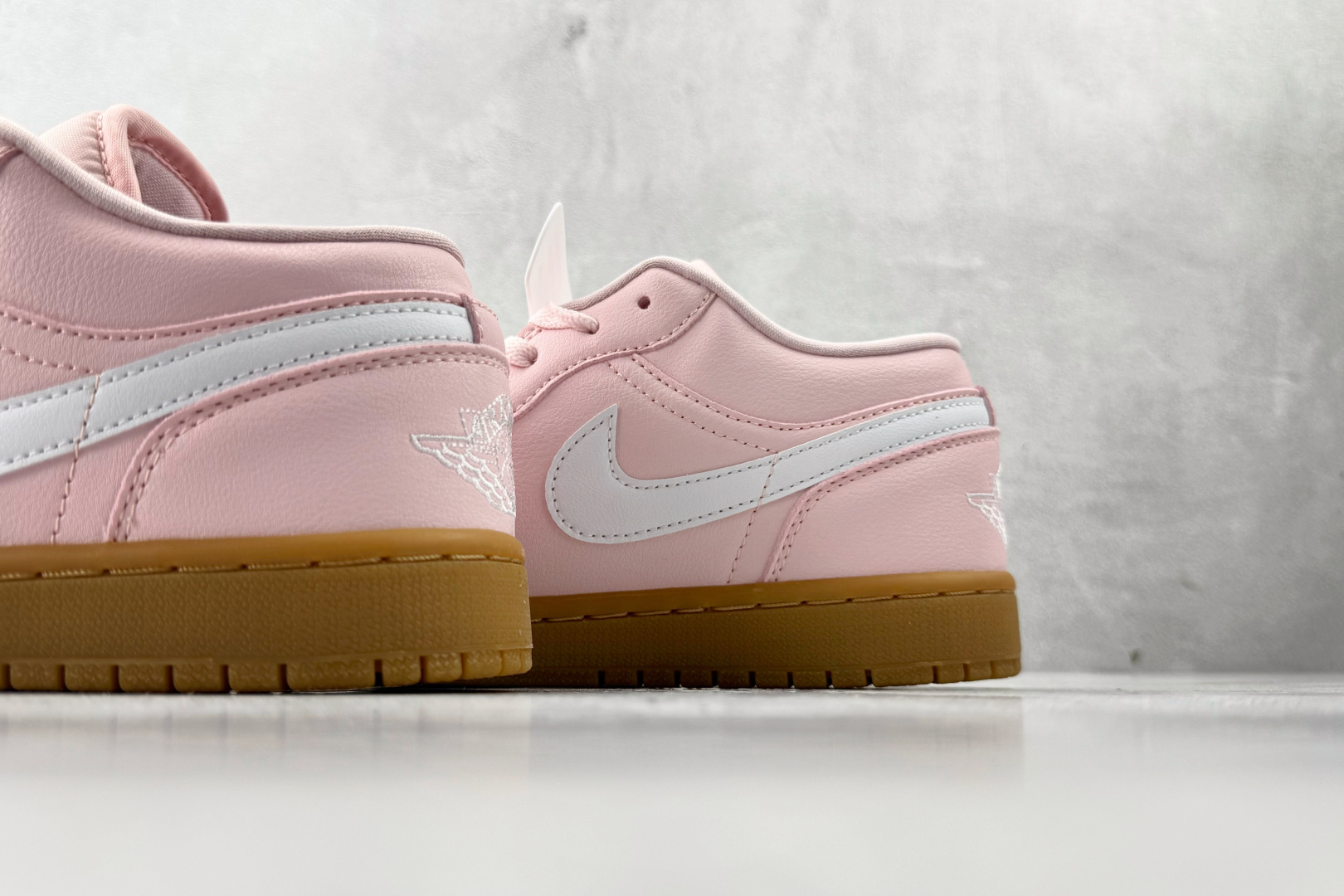 平台爆款 Jordan Air Jordan 1 low ”pink gum” 粉红 DC0774-601 平台爆款 Jordan Air Jordan 1 low ”pink gum” 粉红 DC0774-601