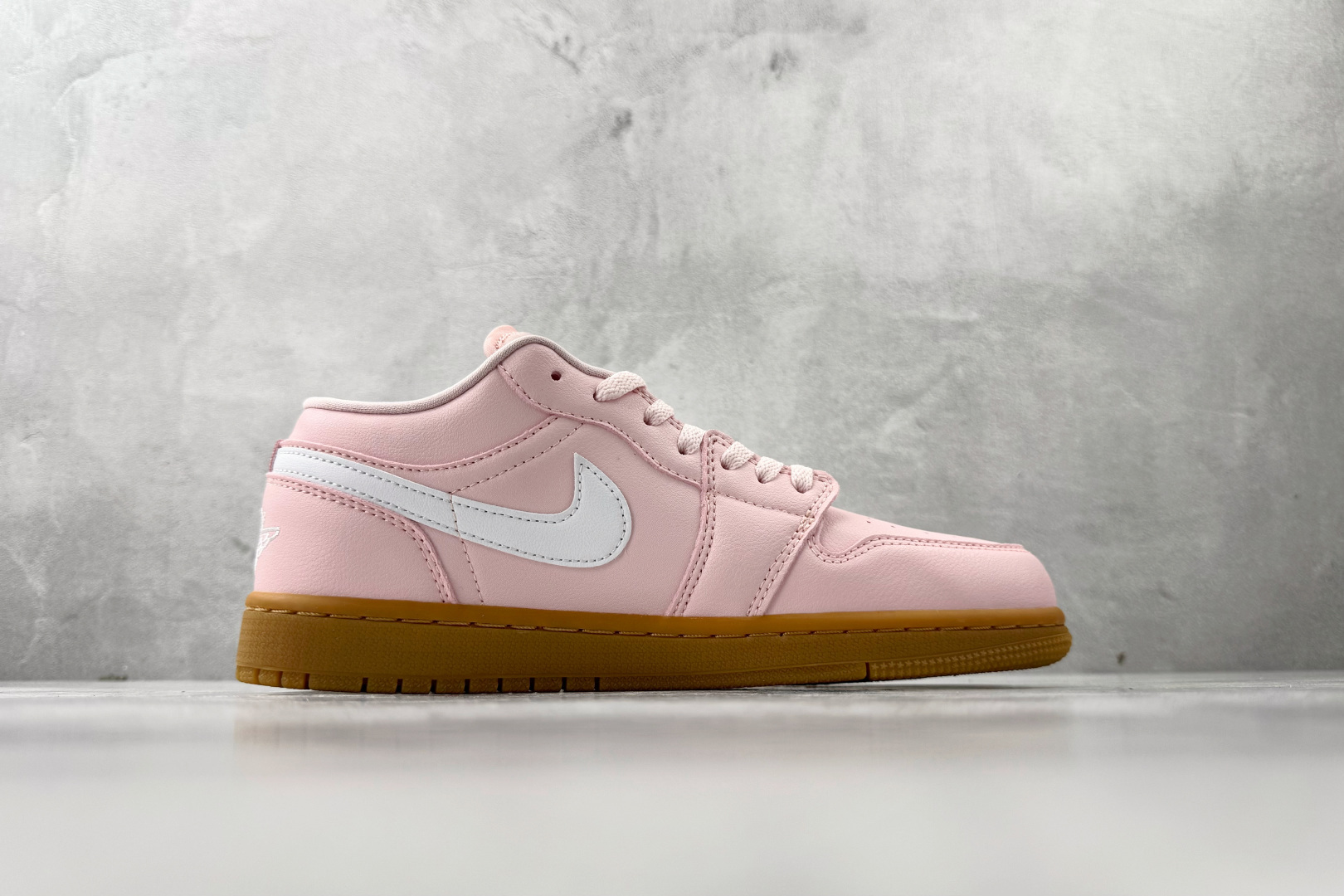 平台爆款 Jordan Air Jordan 1 low ”pink gum” 粉红 DC0774-601 平台爆款 Jordan Air Jordan 1 low ”pink gum” 粉红 DC0774-601