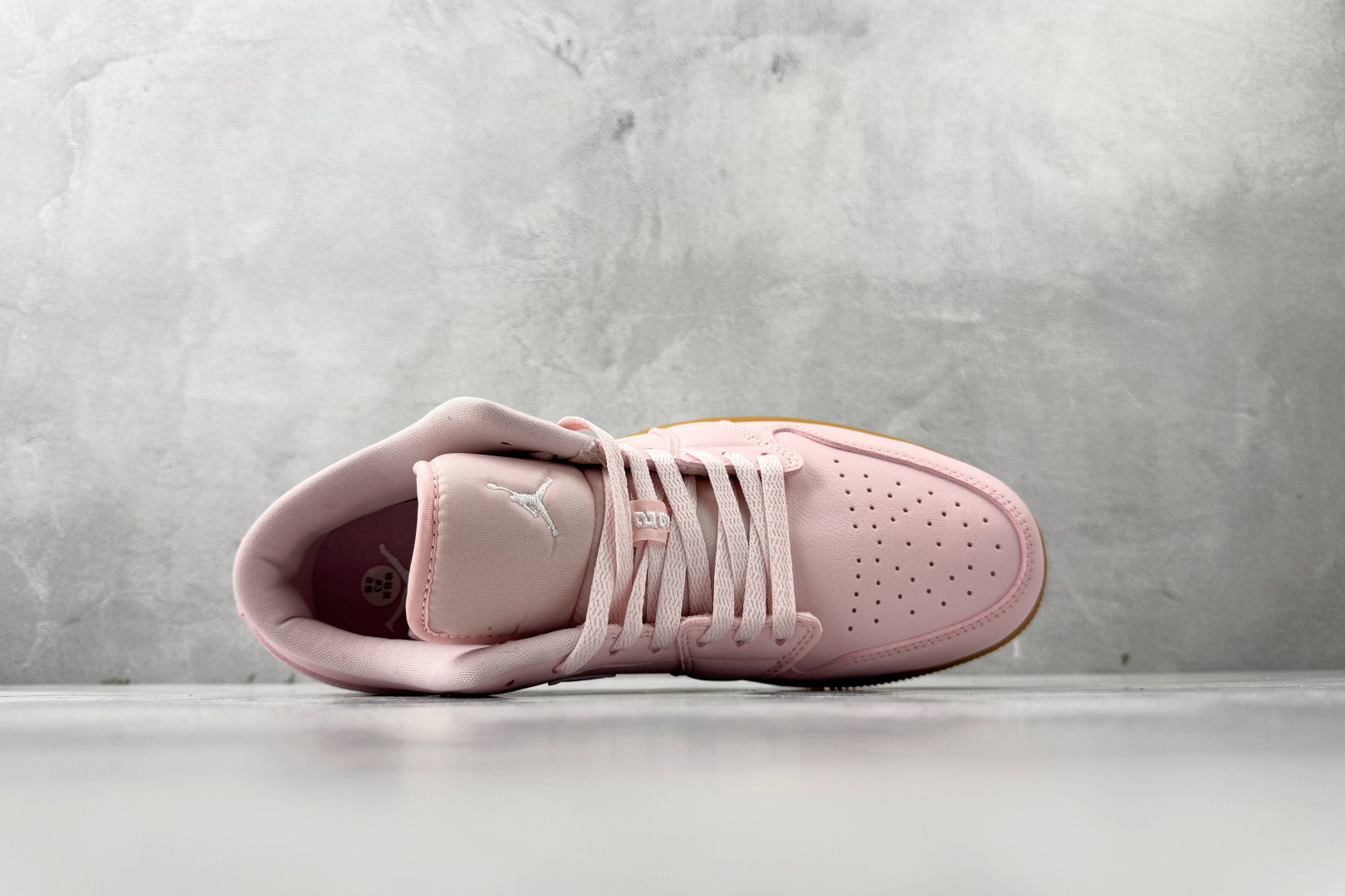 平台爆款 Jordan Air Jordan 1 low ”pink gum” 粉红 DC0774-601 平台爆款 Jordan Air Jordan 1 low ”pink gum” 粉红 DC0774-601