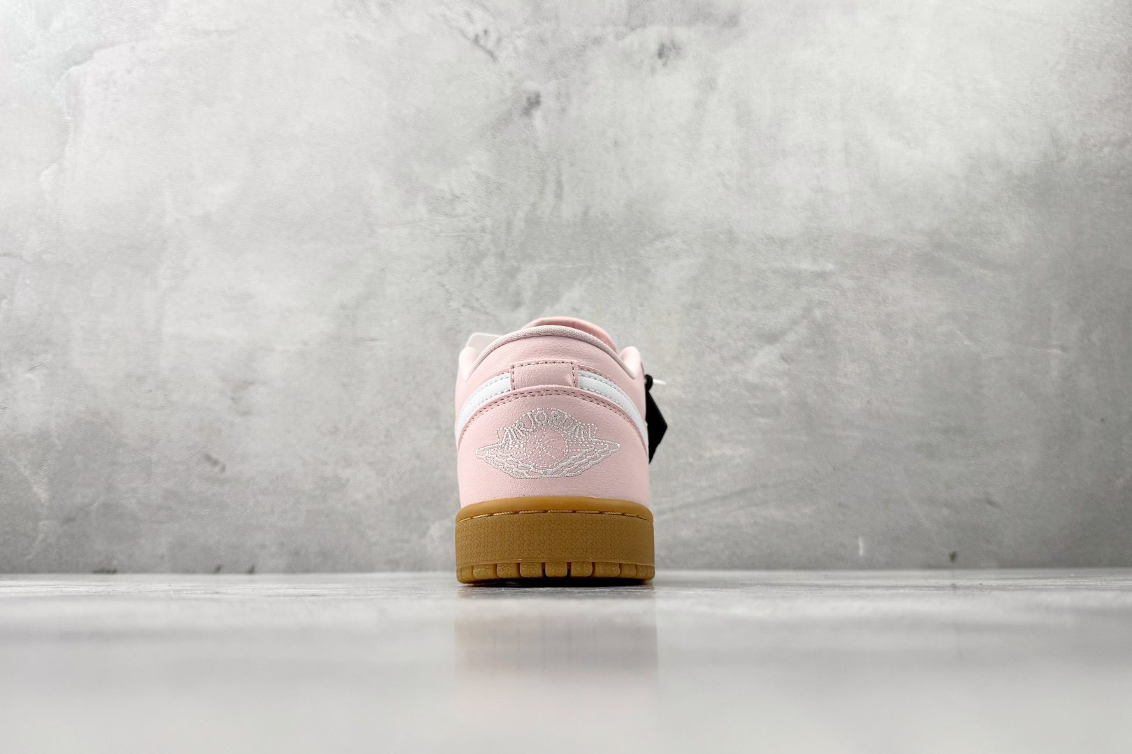 平台爆款 Jordan Air Jordan 1 low ”pink gum” 粉红 DC0774-601 平台爆款 Jordan Air Jordan 1 low ”pink gum” 粉红 DC0774-601
