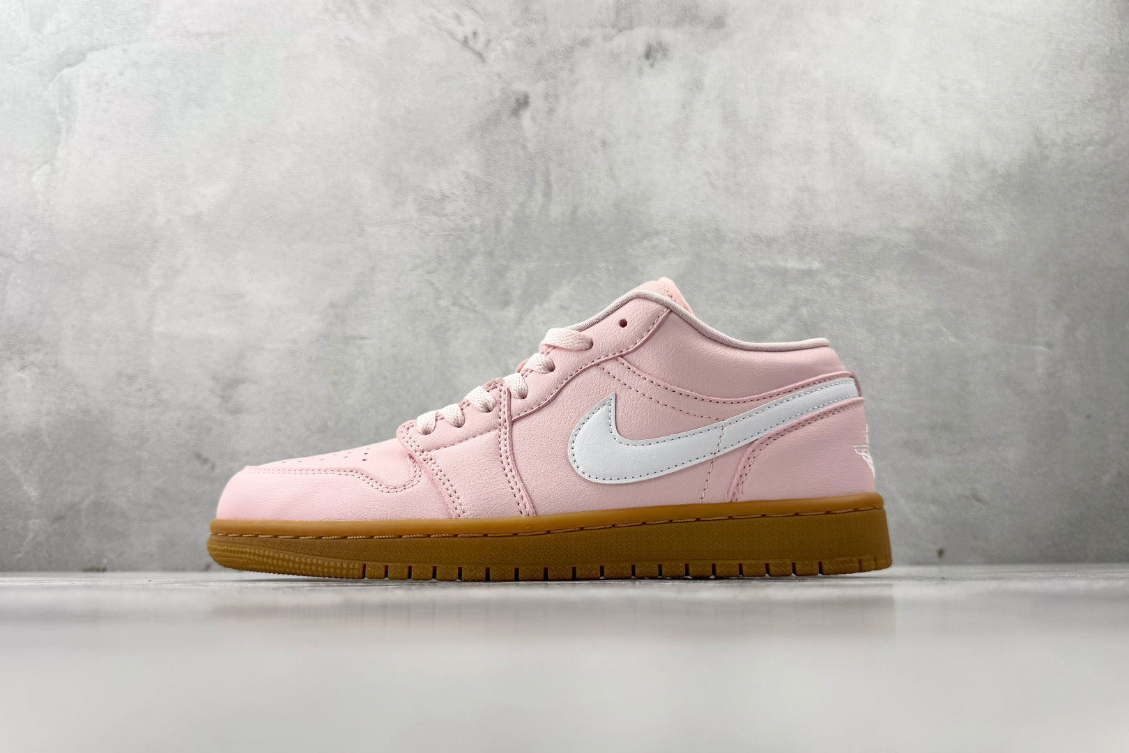 平台爆款 Jordan Air Jordan 1 low ”pink gum” 粉红 DC0774-601 平台爆款 Jordan Air Jordan 1 low ”pink gum” 粉红 DC0774-601
