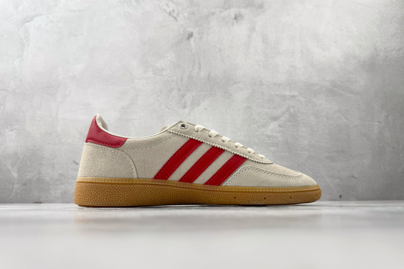 出口订单 adidas originals HANDBALL SPEZIAL 米色 KH9044 出口订单 adidas originals HANDBALL SPEZIAL 米色 KH9044