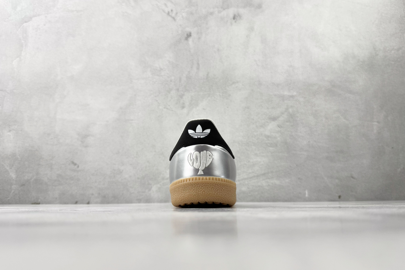 出口订单 adidas originals Samba JP 情人节限定 银色 HP7105 出口订单 adidas originals Samba JP 情人节限定 银色 HP7105