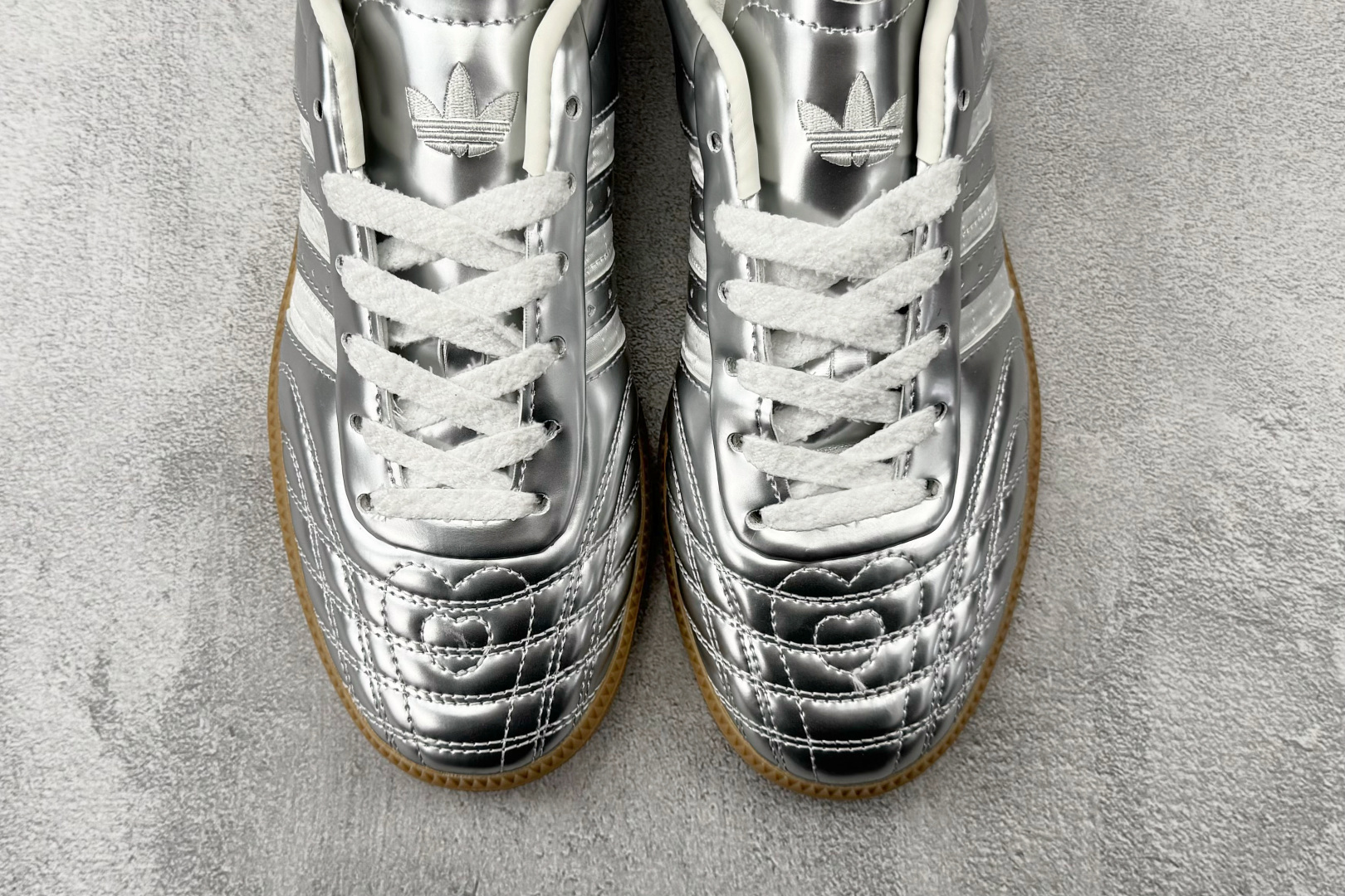 出口订单 adidas originals Samba JP 情人节限定 银色 HP7105 出口订单 adidas originals Samba JP 情人节限定 银色 HP7105