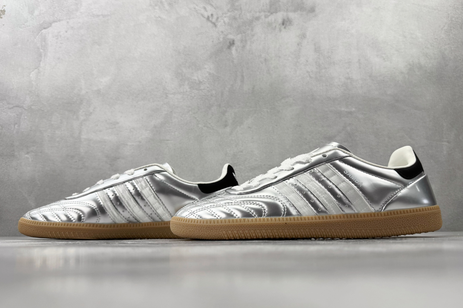 出口订单 adidas originals Samba JP 情人节限定 银色 HP7105 出口订单 adidas originals Samba JP 情人节限定 银色 HP7105