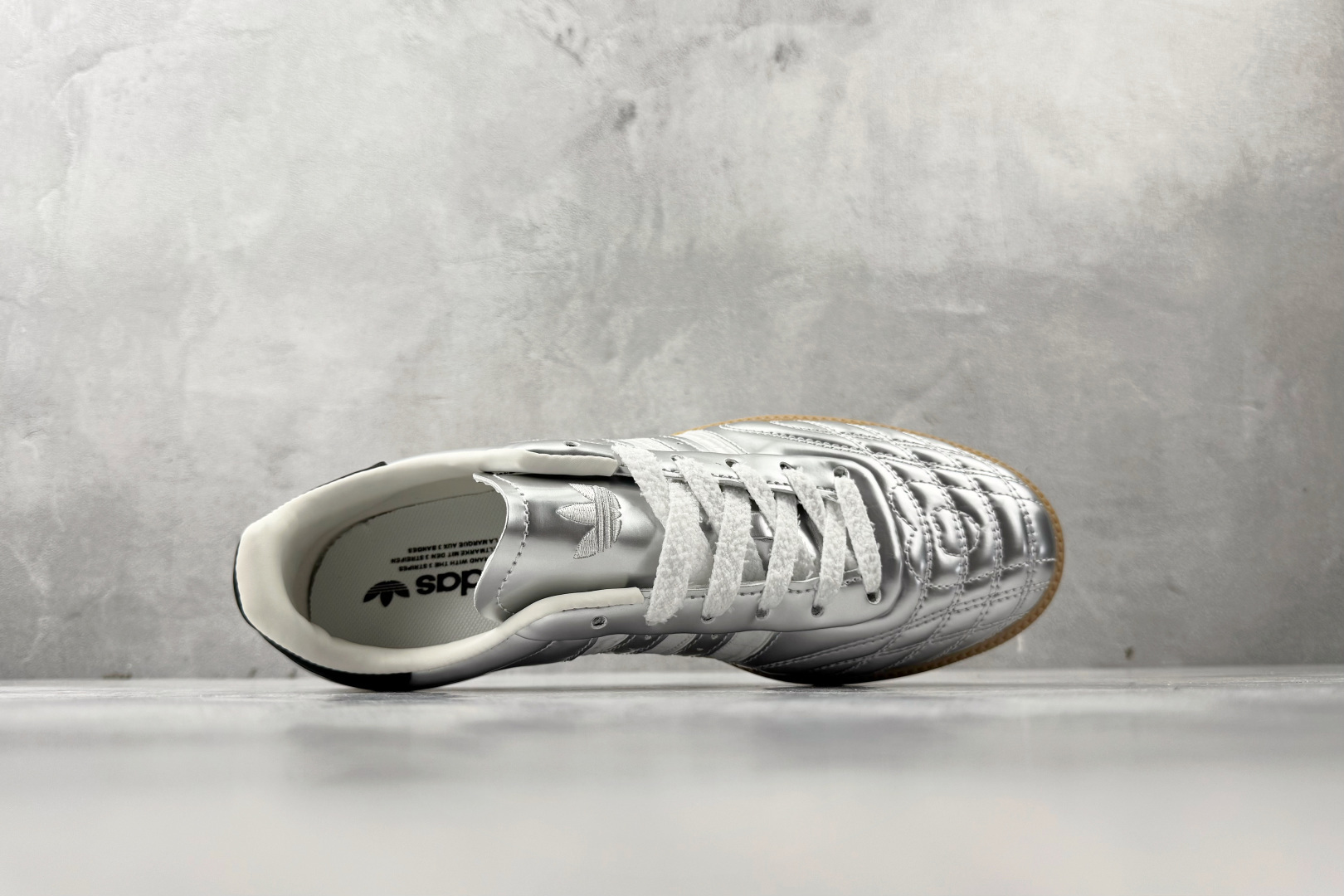 出口订单 adidas originals Samba JP 情人节限定 银色 HP7105 出口订单 adidas originals Samba JP 情人节限定 银色 HP7105