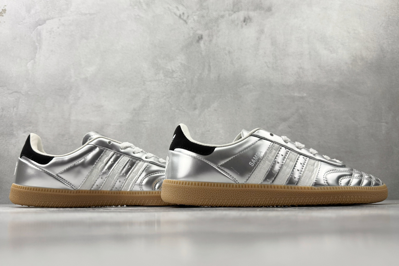出口订单 adidas originals Samba JP 情人节限定 银色 HP7105 出口订单 adidas originals Samba JP 情人节限定 银色 HP7105