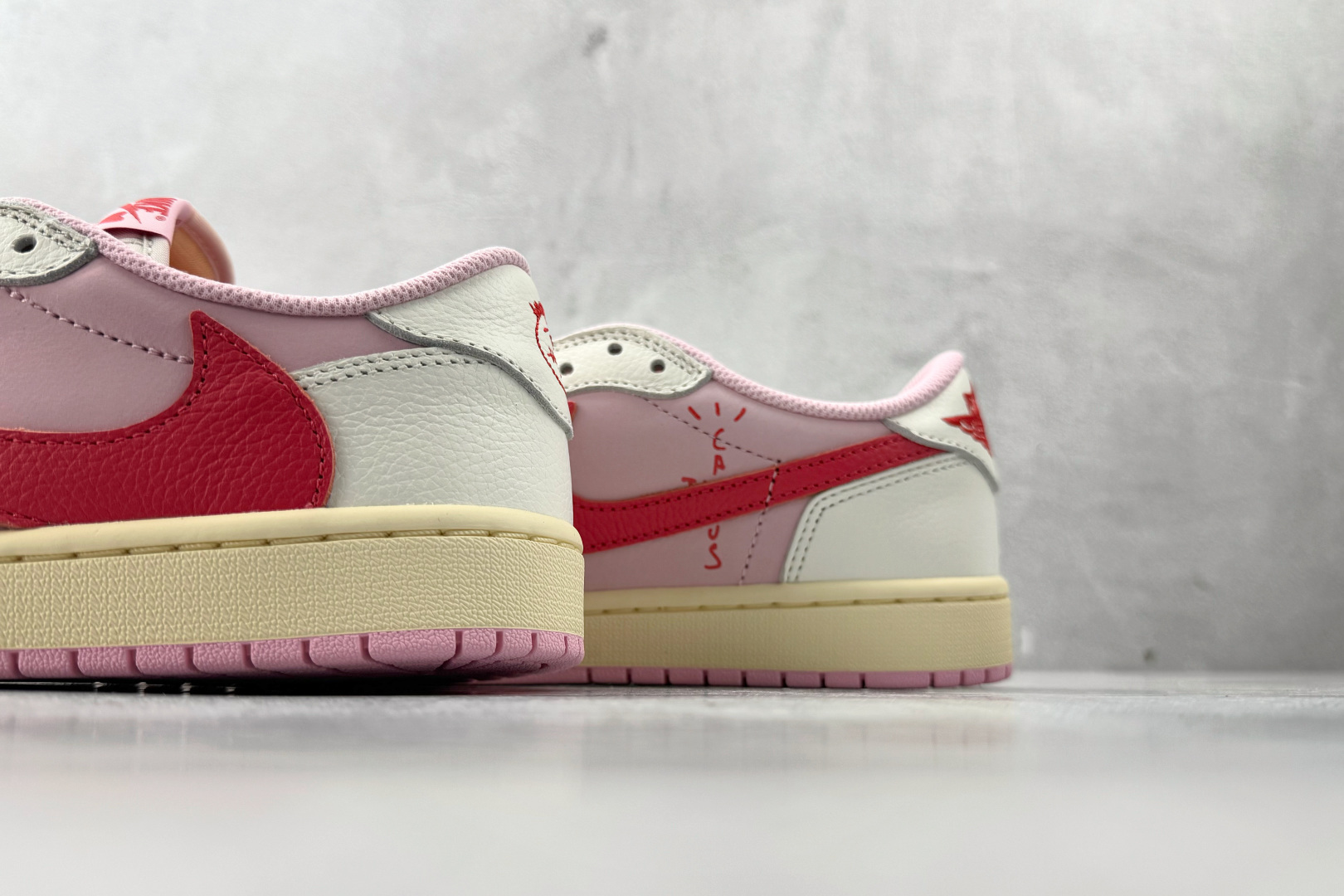 顶级Travis Scott x Jordan Air Jordan 1 Low 粉白 DM7866-100 顶级Travis Scott x Jordan Air Jordan 1 Low 粉白 DM7866-100
