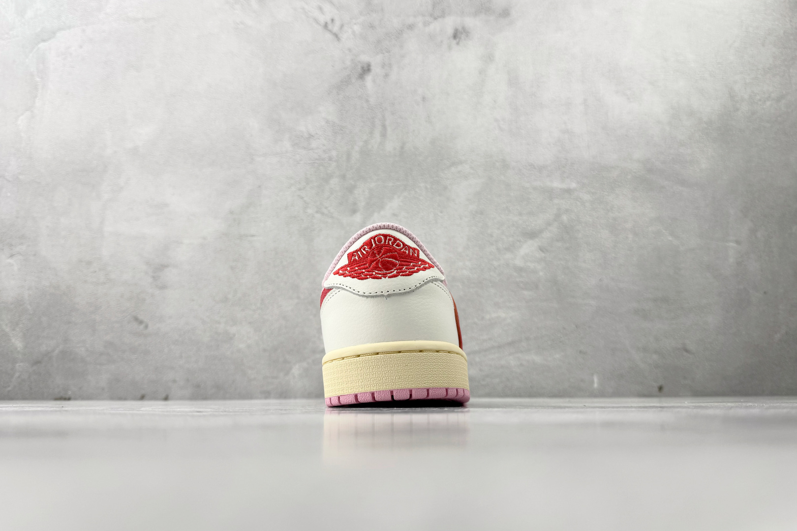 顶级Travis Scott x Jordan Air Jordan 1 Low 粉白 DM7866-100 顶级Travis Scott x Jordan Air Jordan 1 Low 粉白 DM7866-100