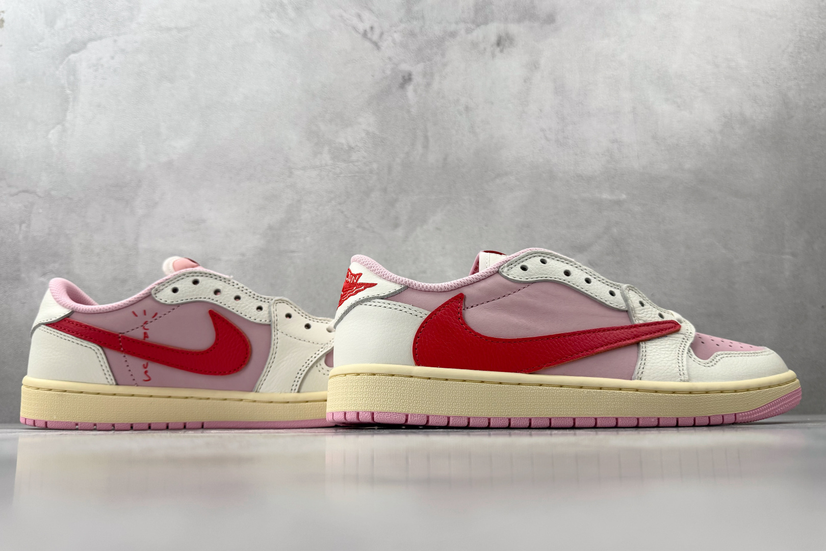 顶级Travis Scott x Jordan Air Jordan 1 Low 粉白 DM7866-100 顶级Travis Scott x Jordan Air Jordan 1 Low 粉白 DM7866-100