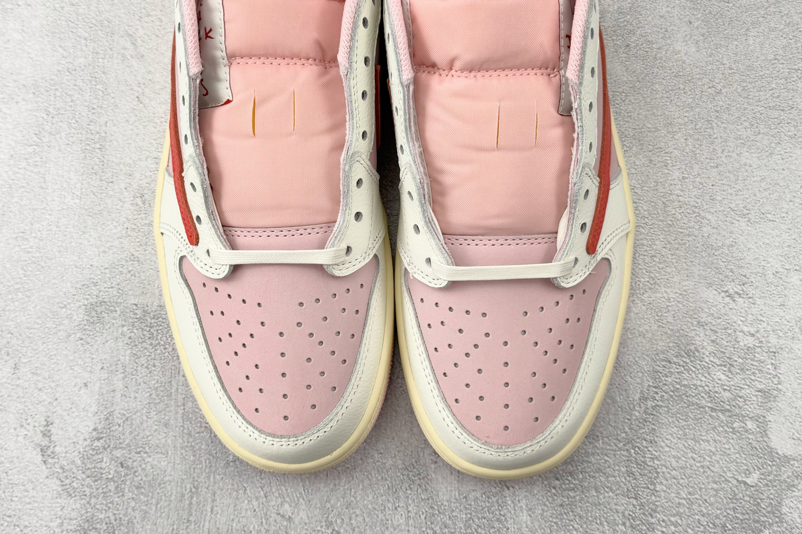 顶级Travis Scott x Jordan Air Jordan 1 Low 粉白 DM7866-100 顶级Travis Scott x Jordan Air Jordan 1 Low 粉白 DM7866-100