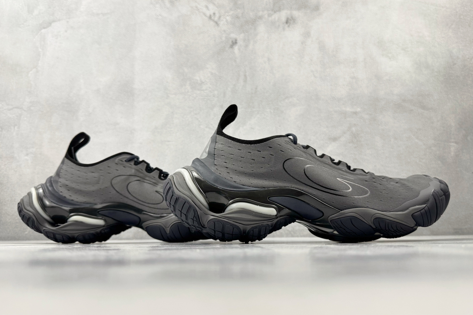 最新外贸批次 Balenciaga巴黎世家 Anatomic Runner 灰色 829106WANRN 最新外贸批次 Balenciaga巴黎世家 Anatomic Runner 灰色 829106WANRN