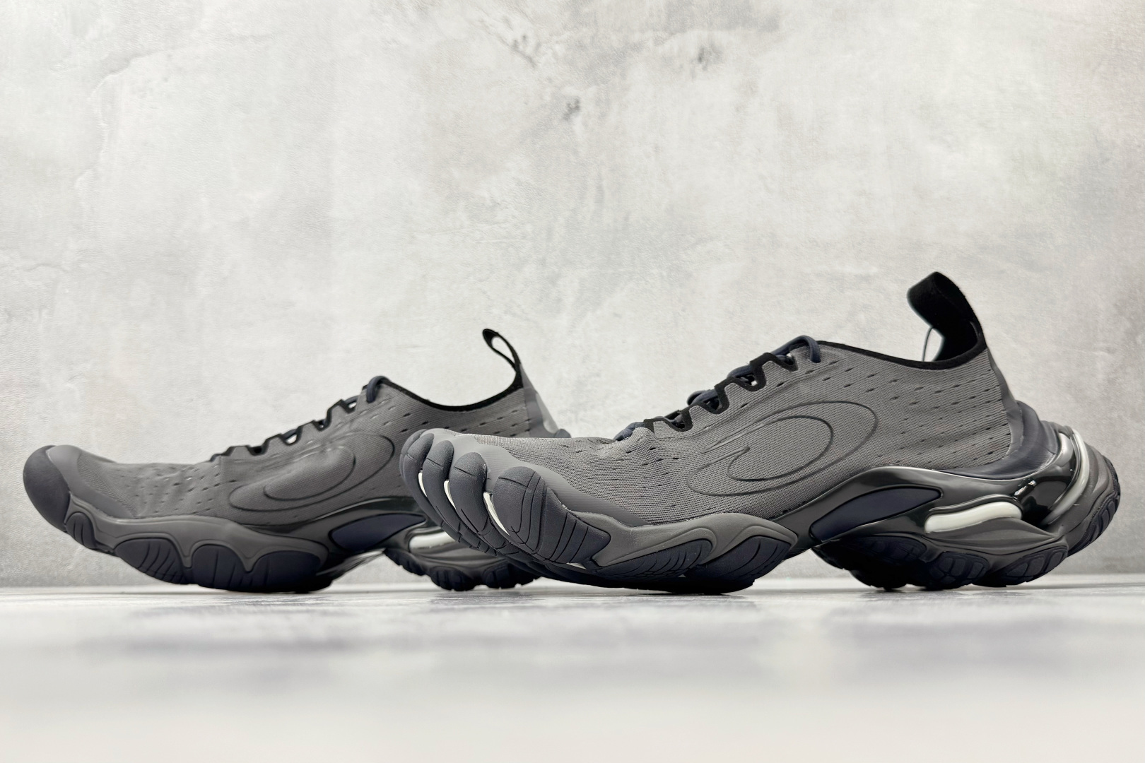 最新外贸批次 Balenciaga巴黎世家 Anatomic Runner 灰色 829106WANRN 最新外贸批次 Balenciaga巴黎世家 Anatomic Runner 灰色 829106WANRN