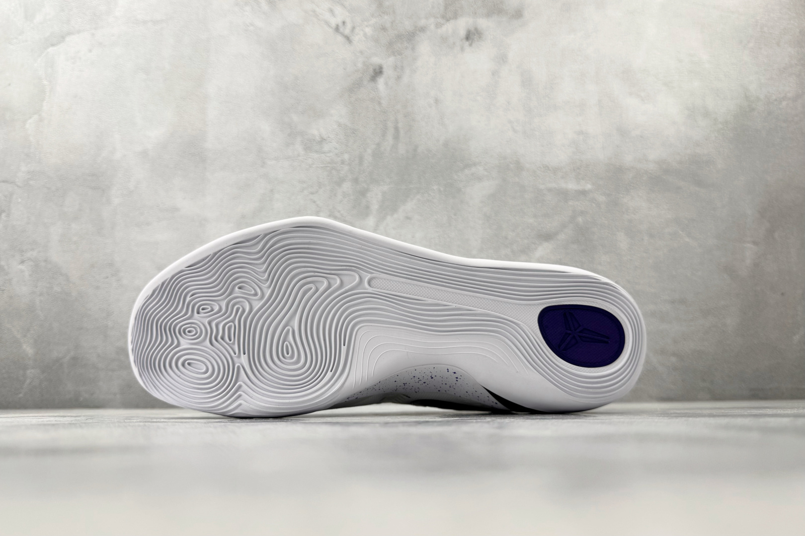顶级完美复刻 Nike Kobe 9 Elite Low EM Protro 白紫色 IH1401-100 顶级完美复刻 Nike Kobe 9 Elite Low EM Protro 白紫色 IH1401-100