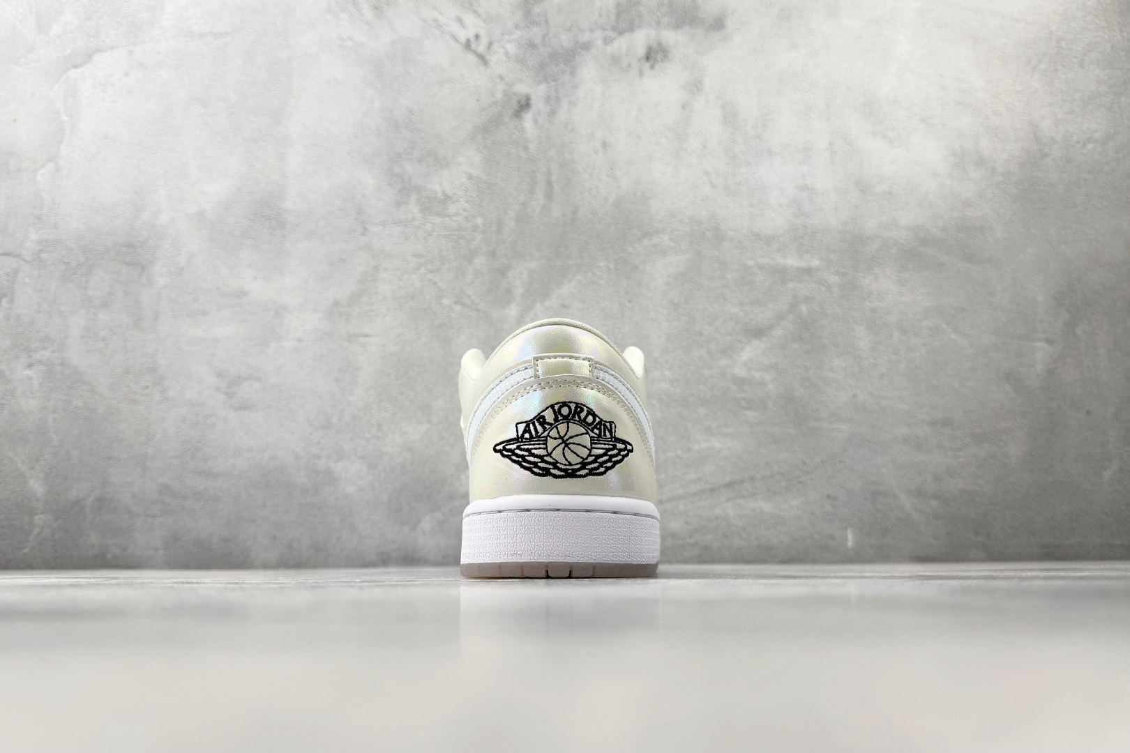 平台爆款 Jordan Air Jordan 1 Low WMNS CNY ”蛇年限定”白棕色 HF4080-001 平台爆款 Jordan Air Jordan 1 Low WMNS CNY ”蛇年限定”白棕色 HF4080-001
