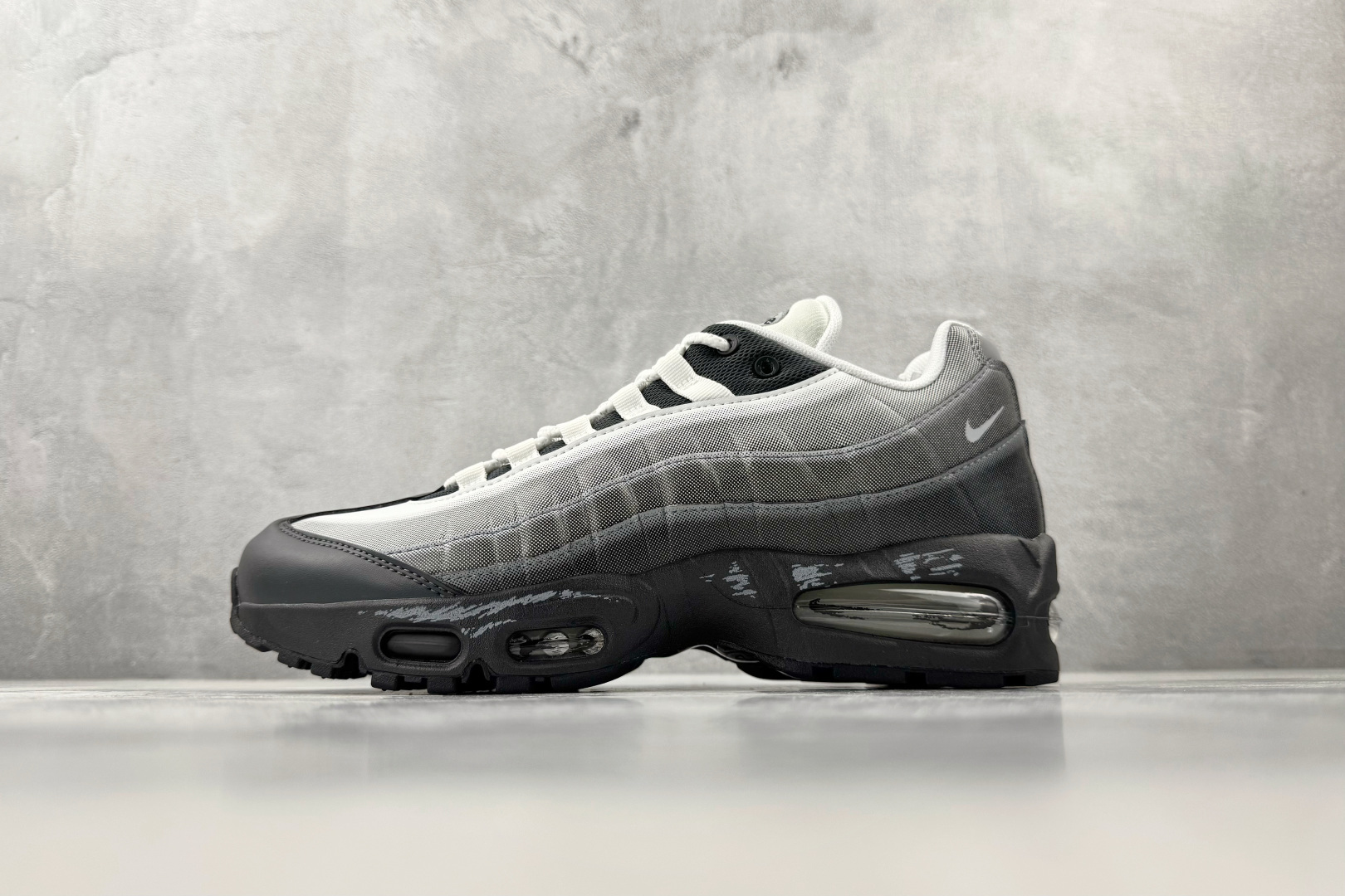 口碑神作 Nike Air Max 95 灰色 II7404-100 口碑神作 Nike Air Max 95 灰色 II7404-100