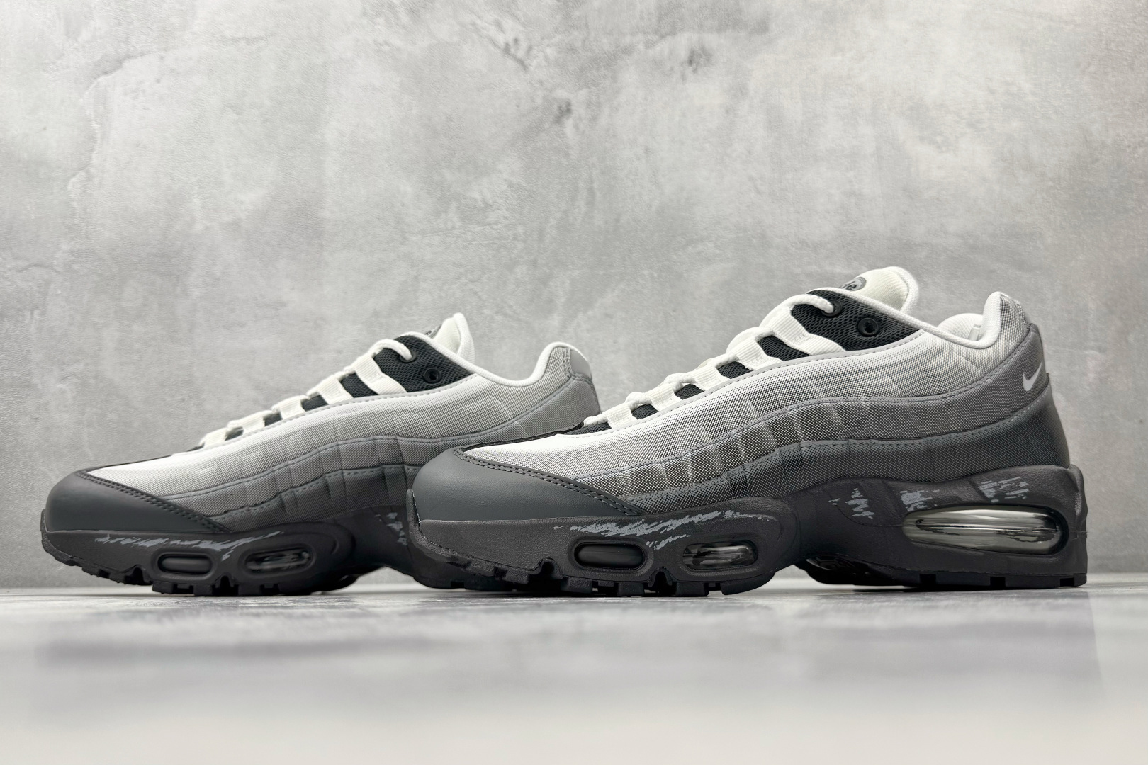口碑神作 Nike Air Max 95 灰色 II7404-100 口碑神作 Nike Air Max 95 灰色 II7404-100